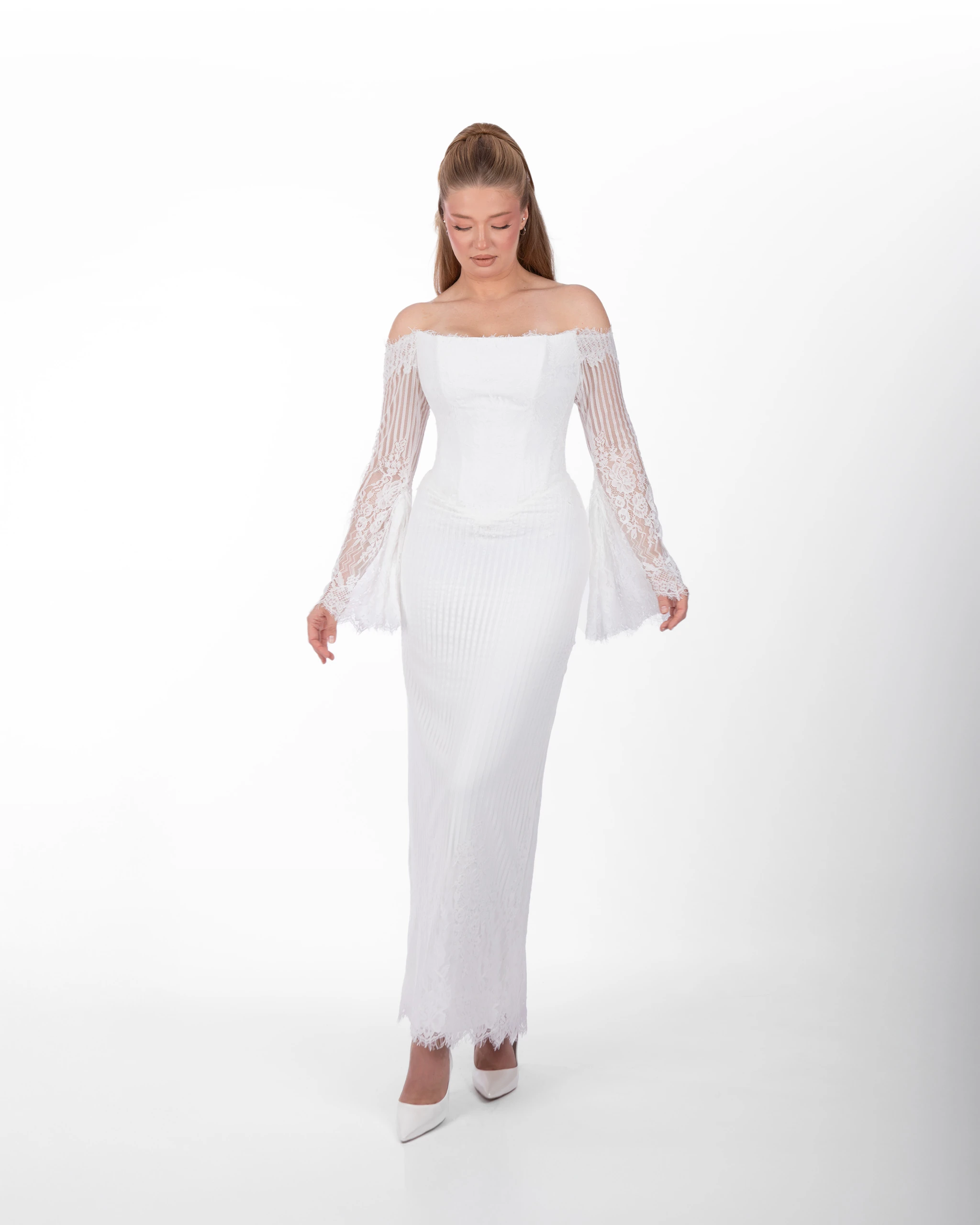 Dream – Dantel Kollu Omuzları Açık Zarif Tasarım