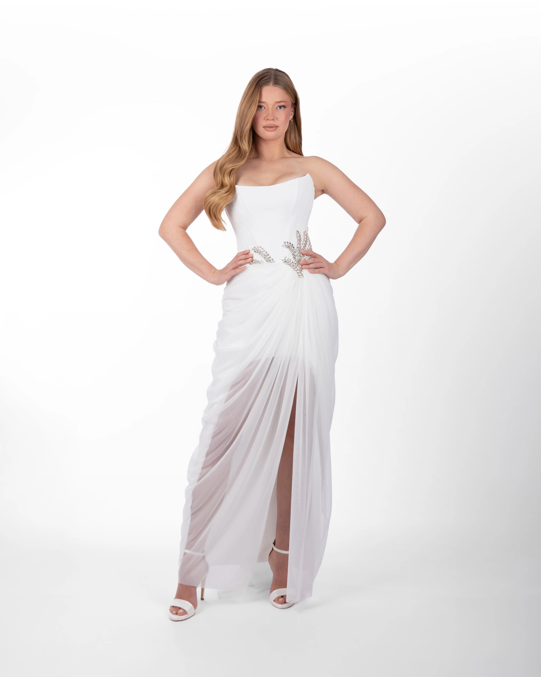 Sargas – Kristal Taş Detaylı, Şifon Pelerinli Zarif Tasarım