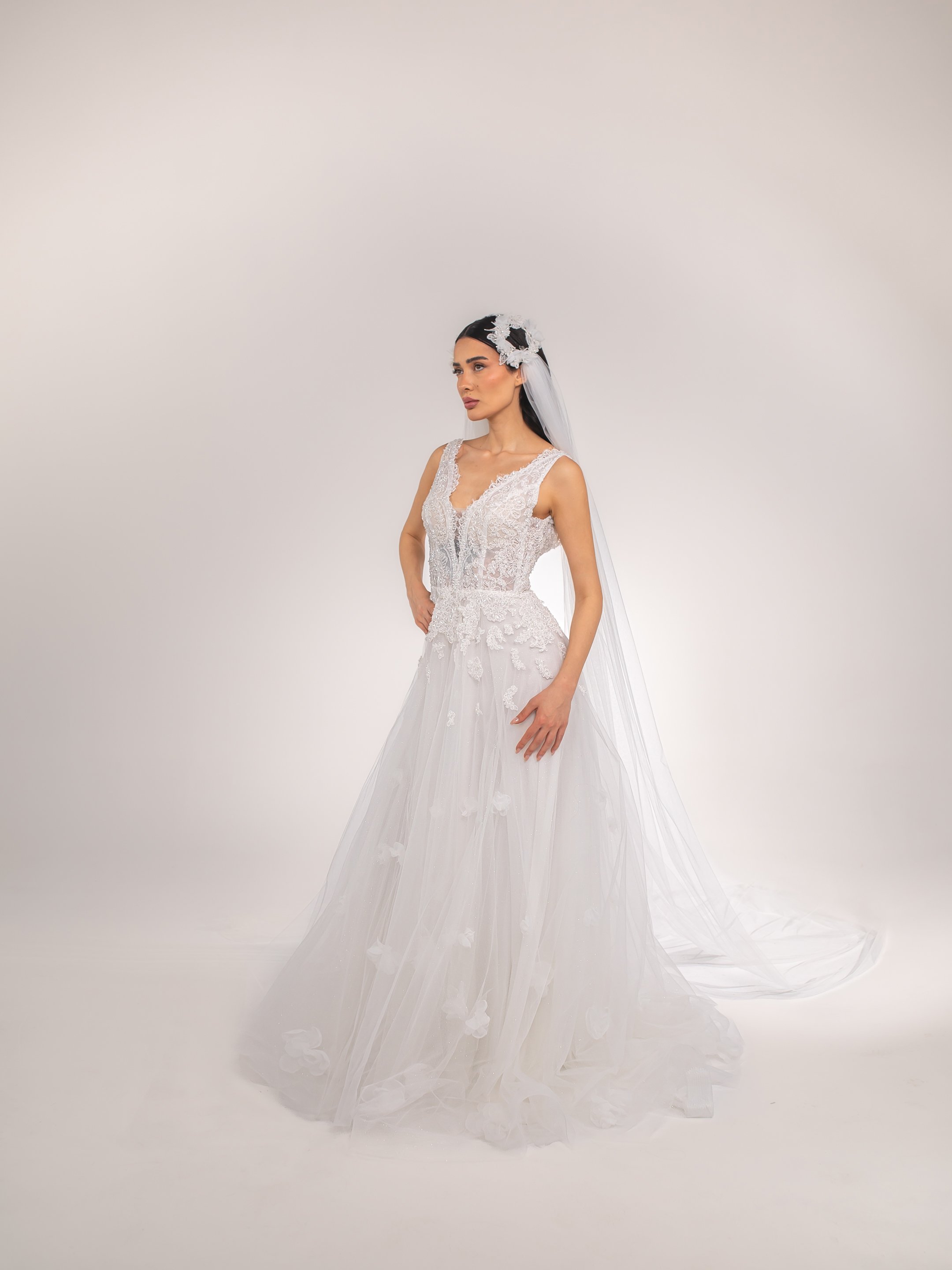 Rumina – Derin V Yaka Dantel Prenses Model Gelinlik 