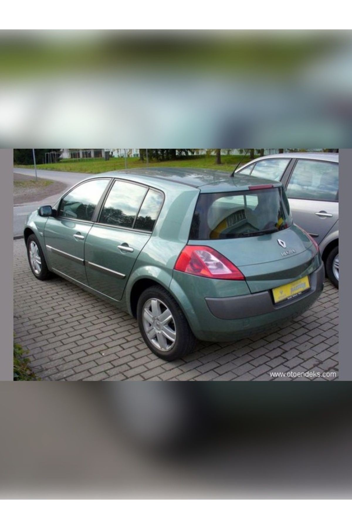 Renault Megane 2 Hatchback Kabartmalı Pandizot Bagaj Rafı