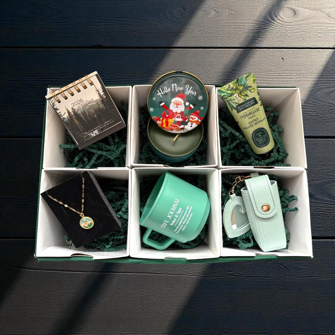 Yeşil Yılbaşı Hediye Kutusu main variant image