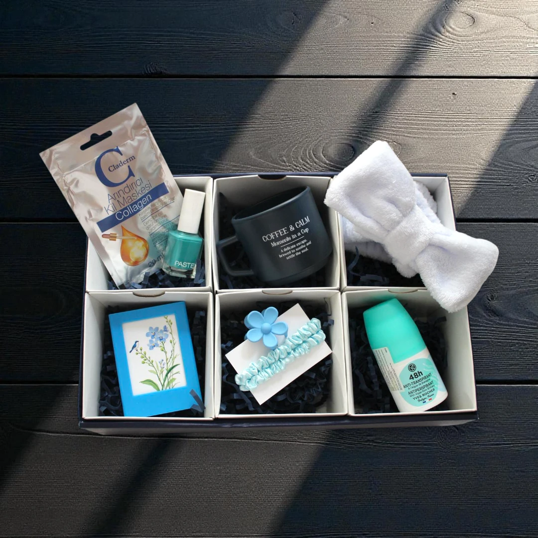 Lacivert Yılbaşı Hediye Kutusu main variant image