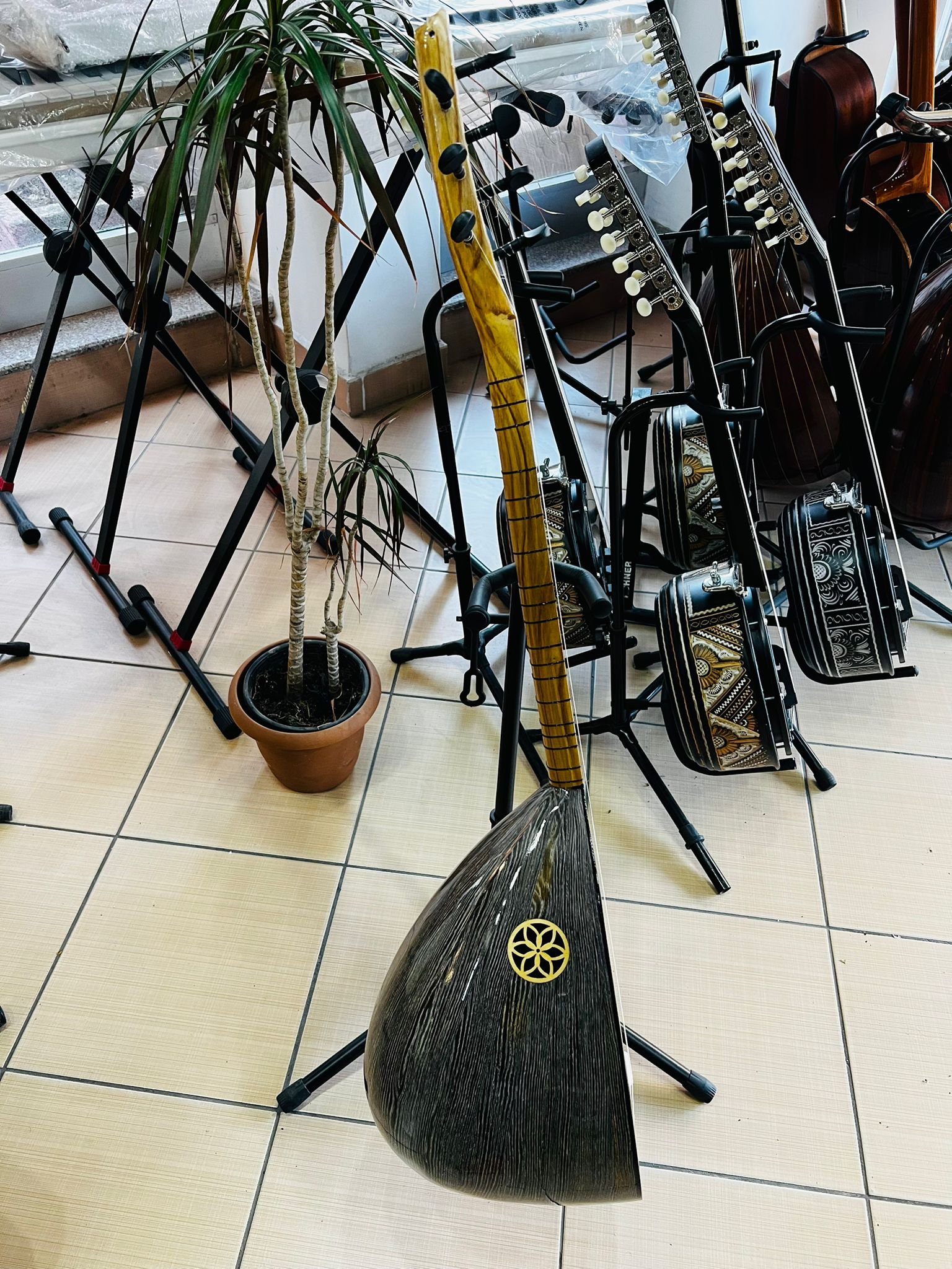 KISA SAP BAĞLAMA+KILIF+YEDEK TEL +MIZRAPLAR