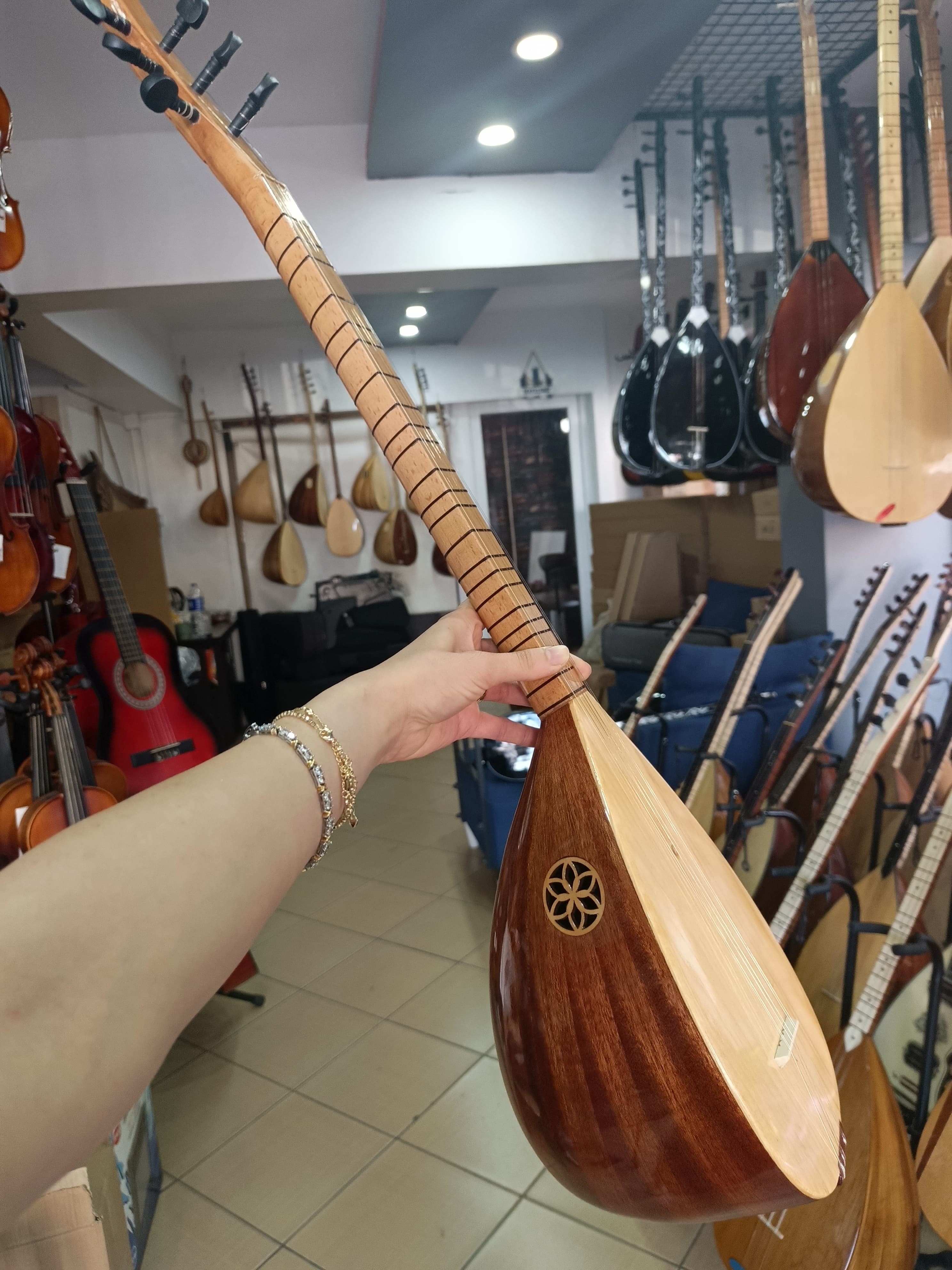 Maun Tekne Cura (kılıf ve mızrap hediye)