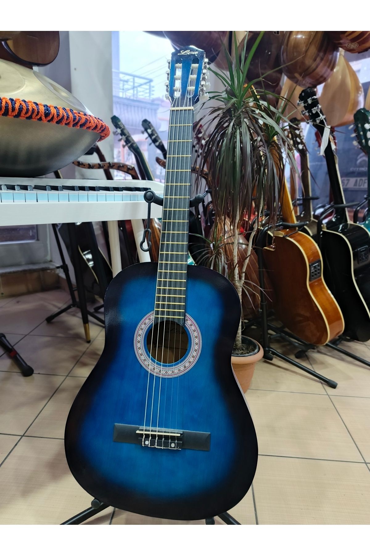 4/4 Tam Boy Klasik Gitar (kılıf + pena hediye)