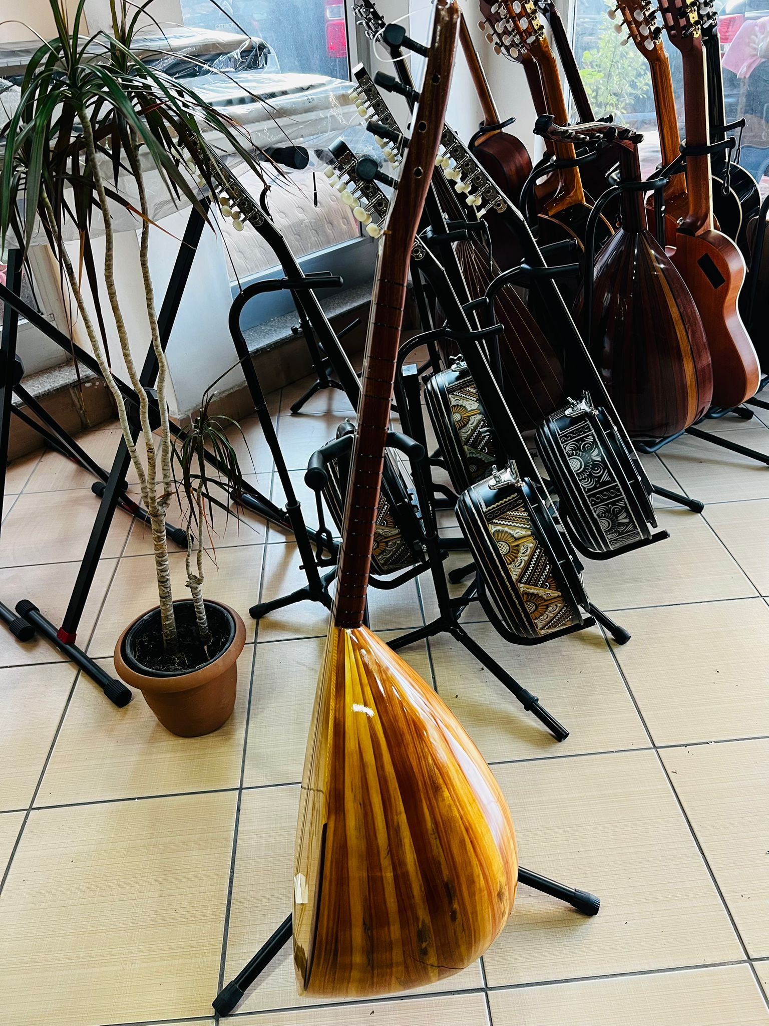 KAMPANYALI KISA SAP BAĞLAMA (kılıf, yedek tel ve mızrap hediye)