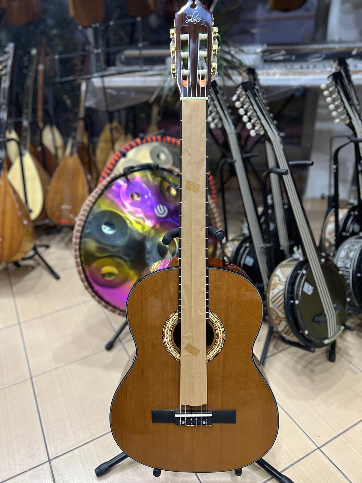 Solares HG560 Klasik Gitar (kalın korumalı kılıf, yedek tel ve pena hediye)