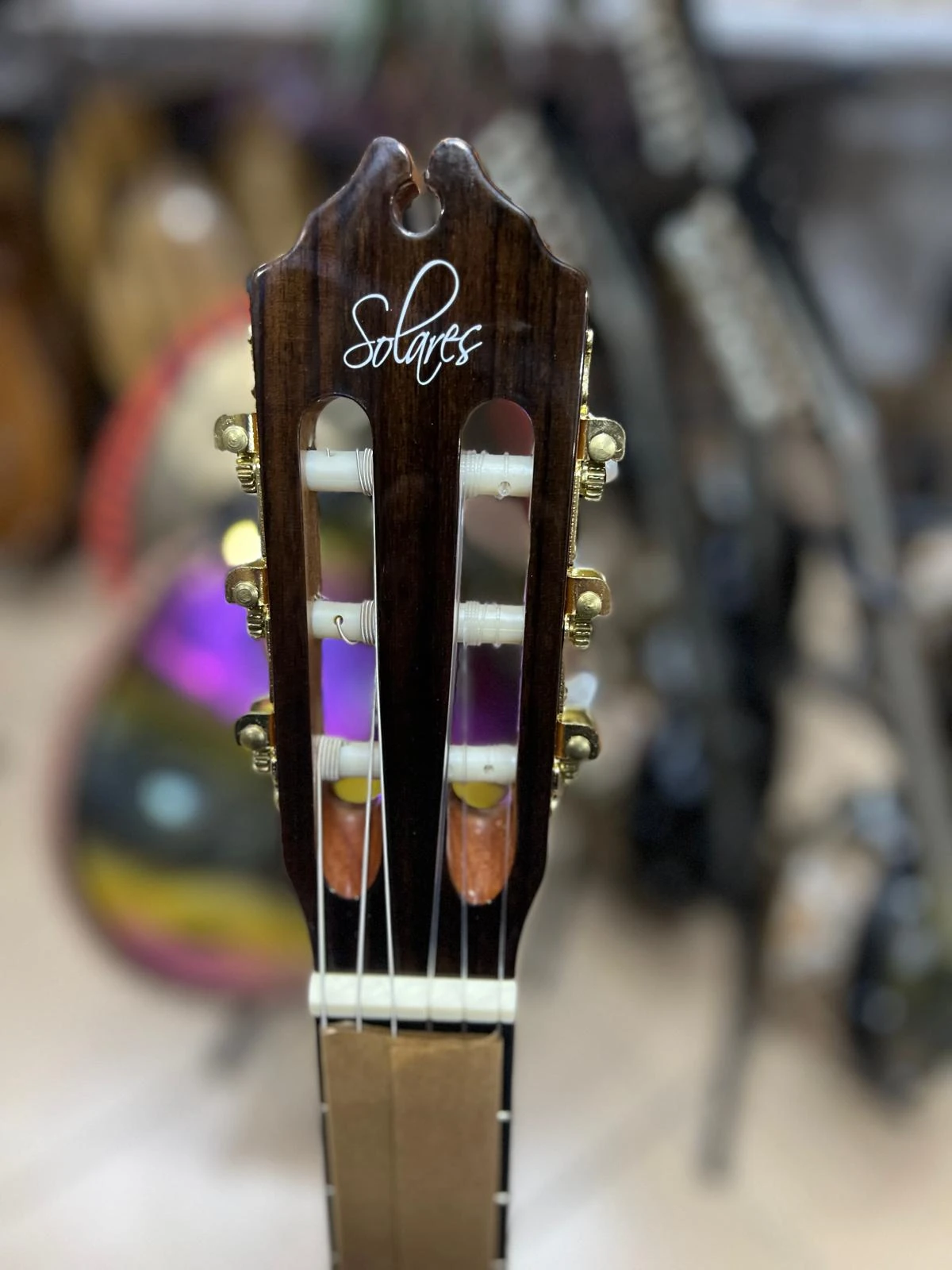 Solares HG560 Klasik Gitar (kalın korumalı kılıf, yedek tel ve pena hediye)