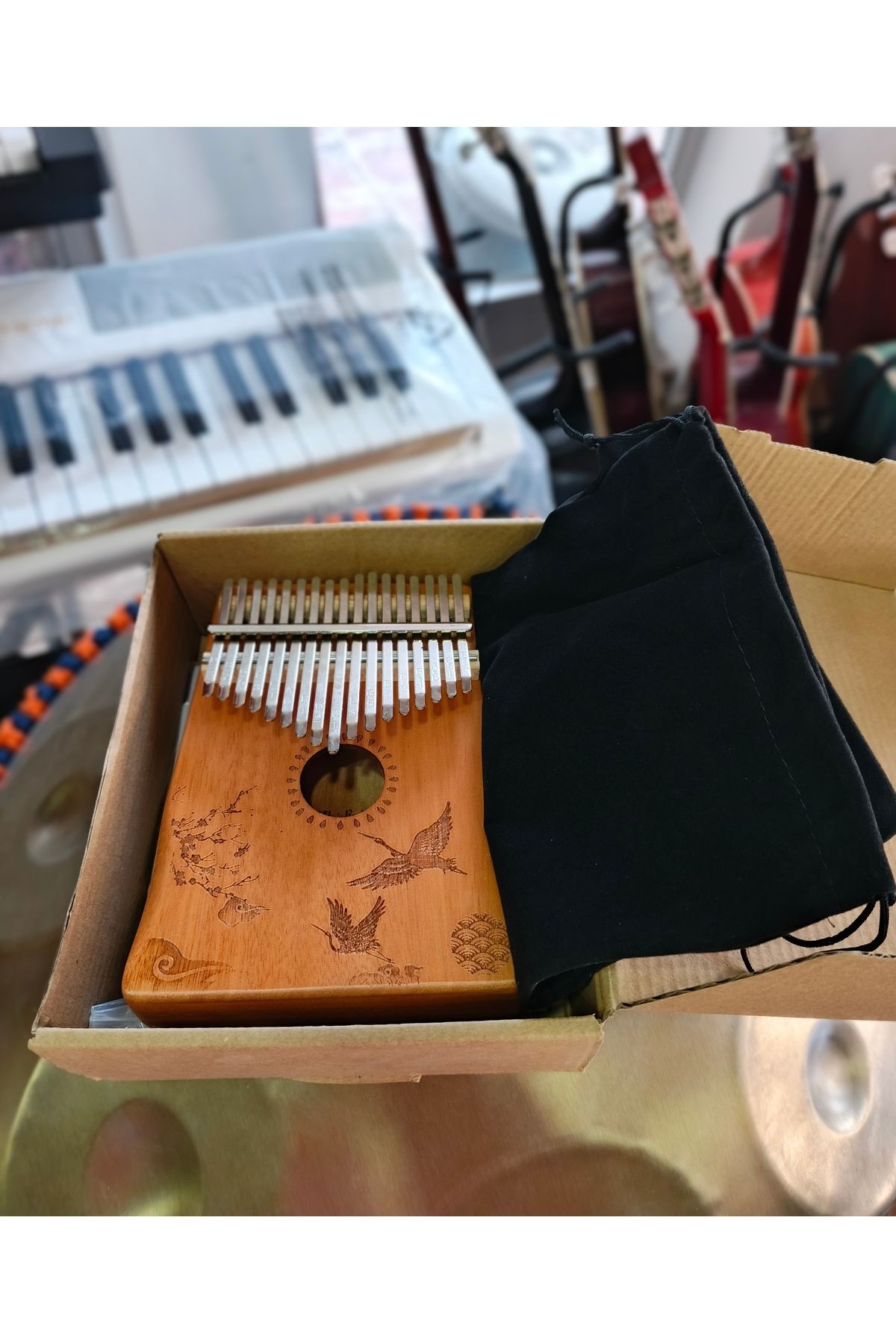Kalimba Seti (taşıma çantası, akort çekici, sticker hediye)