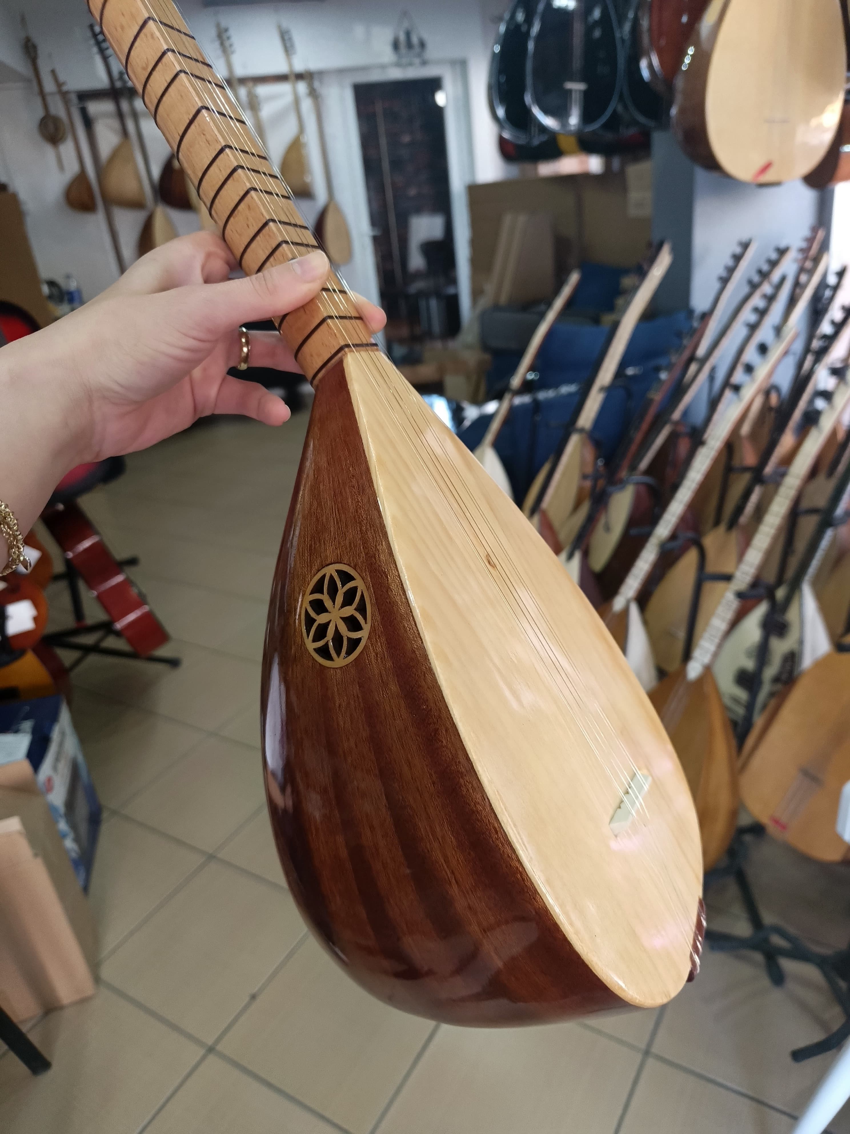 Maun Tekne Cura (kılıf ve mızrap hediye)