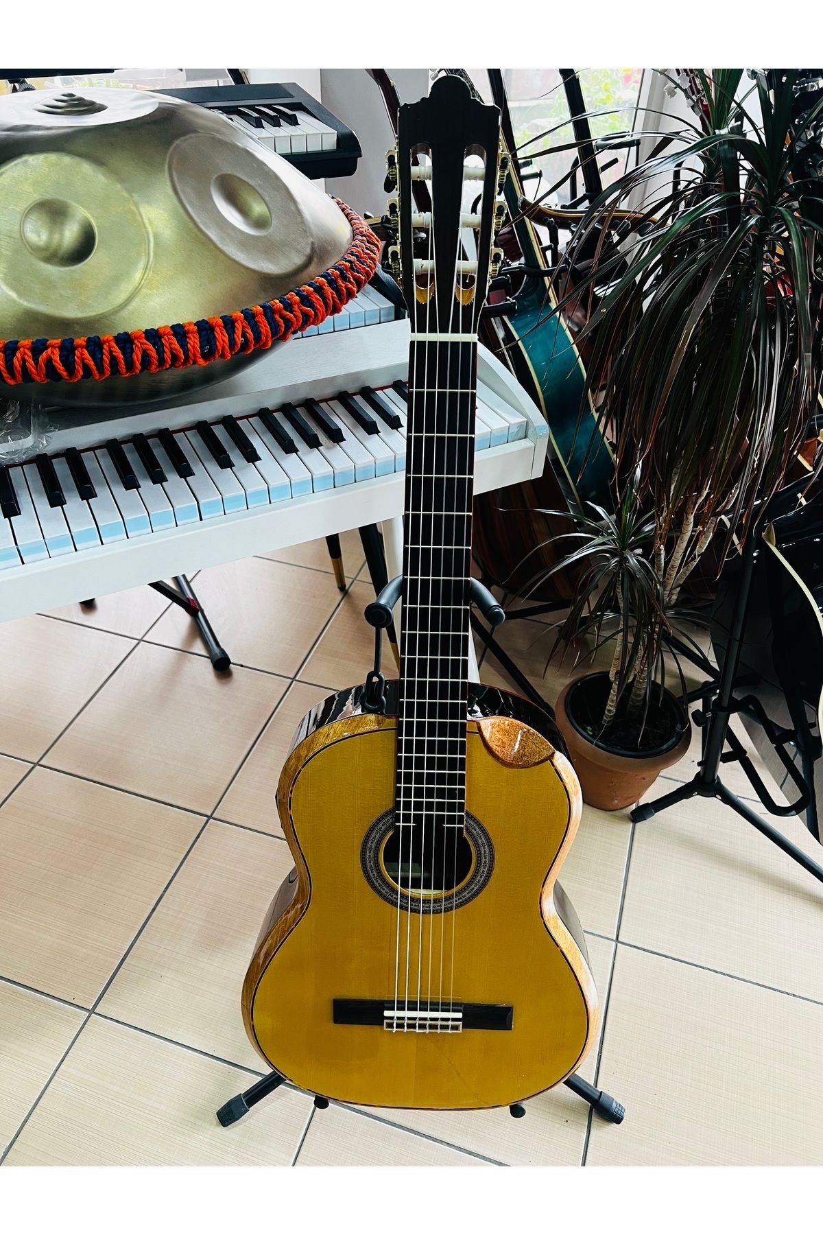 Özel yapım elektro klasik gitar +softcase+yedek tel+pena