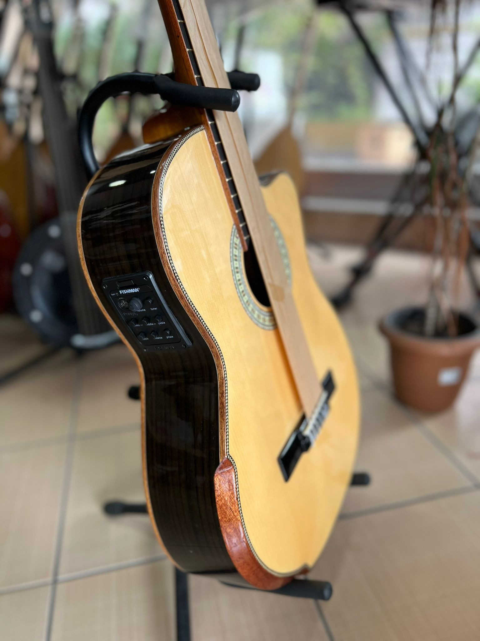 El Yapımı Elektro Klasik Gitar (kılıf ve pena hediye)