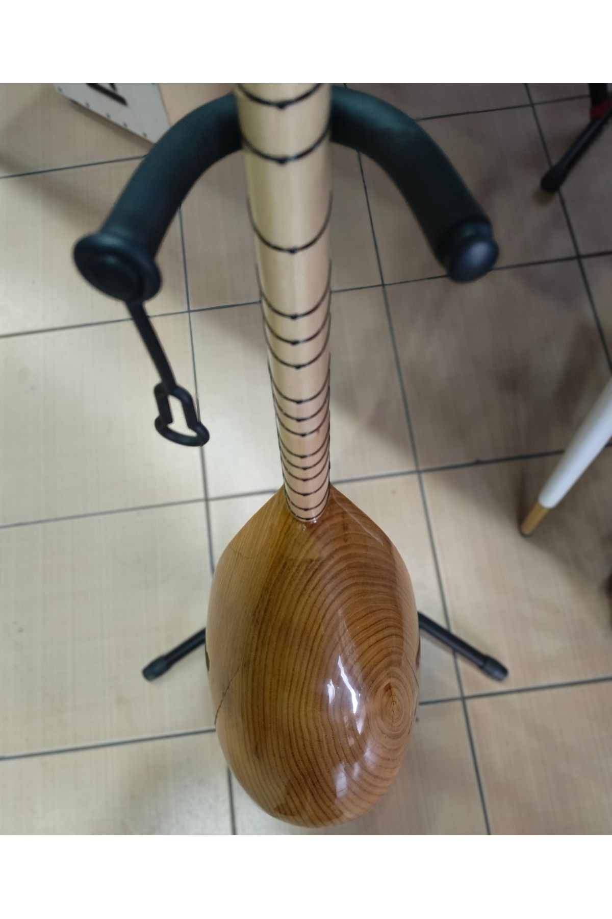 Profesyonel Oyma Kestane Kısa Sap Bağlama (soft kılıf, yedek tel, mızrap hediye)