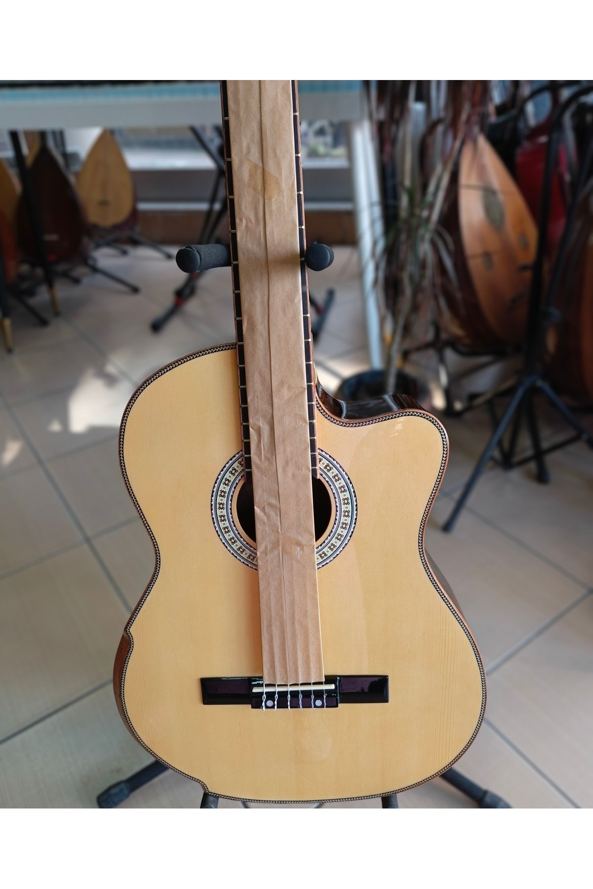 Elektro Klasik Kesik Kasa Gitar (soft kılıf+pena+yedek tel hediye)