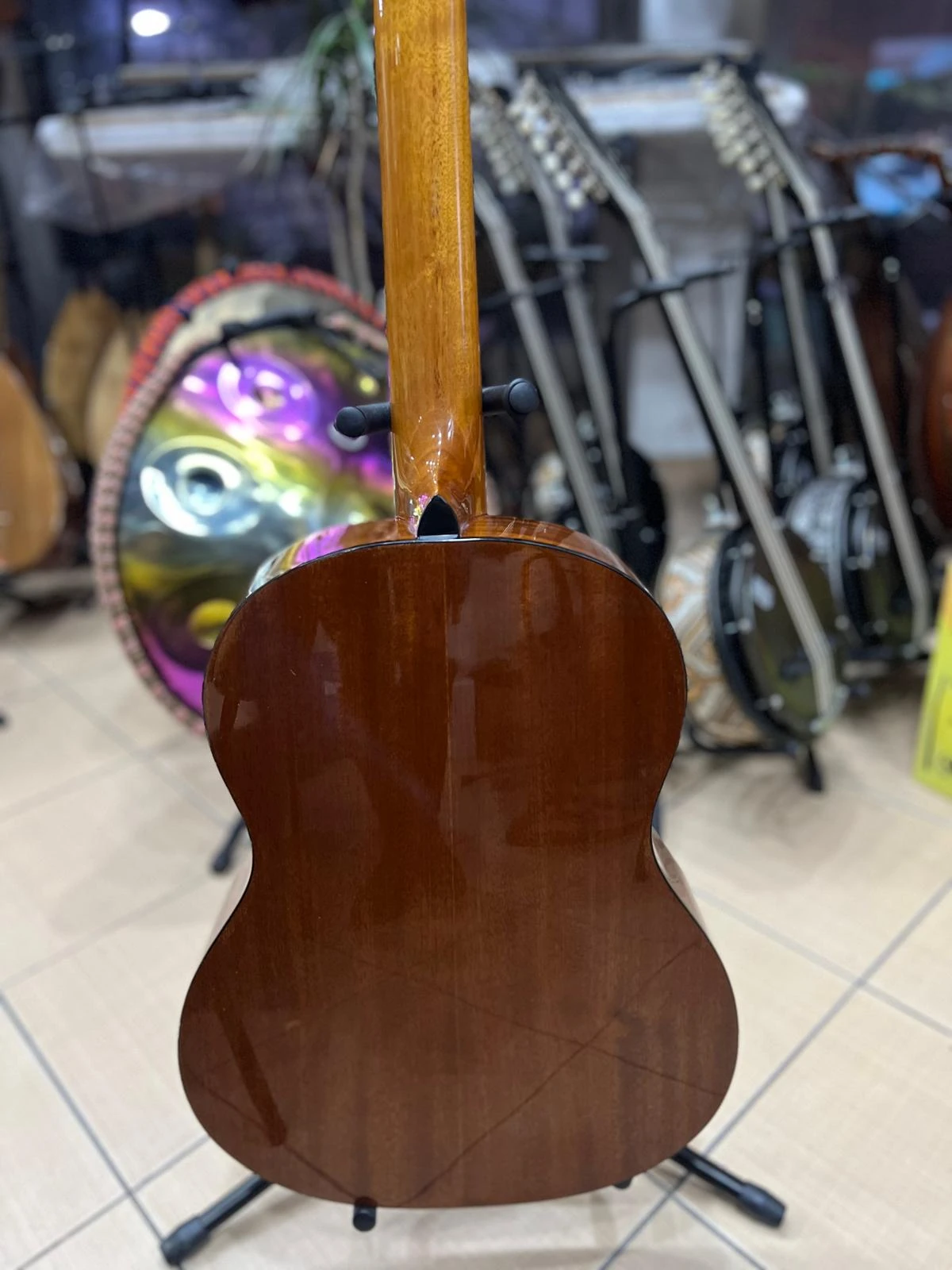 Solares HG560 Klasik Gitar (kalın korumalı kılıf, yedek tel ve pena hediye)