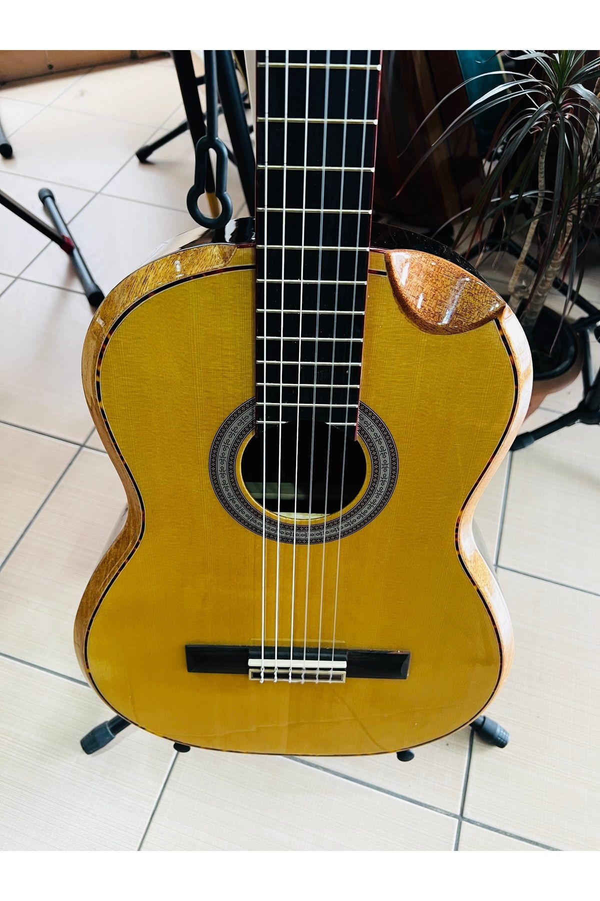 Özel yapım elektro klasik gitar +softcase+yedek tel+pena