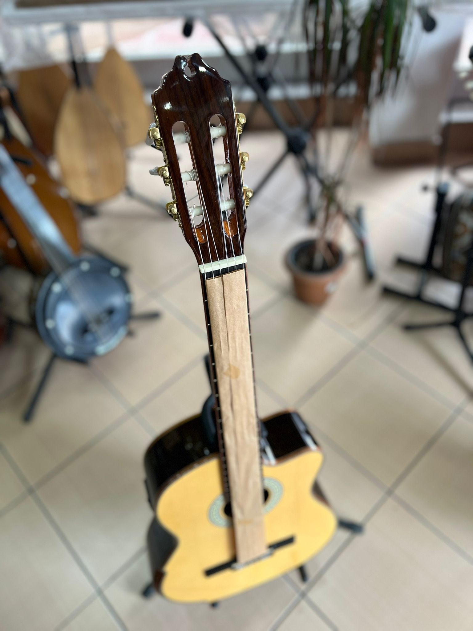 El Yapımı Elektro Klasik Gitar (kılıf ve pena hediye)