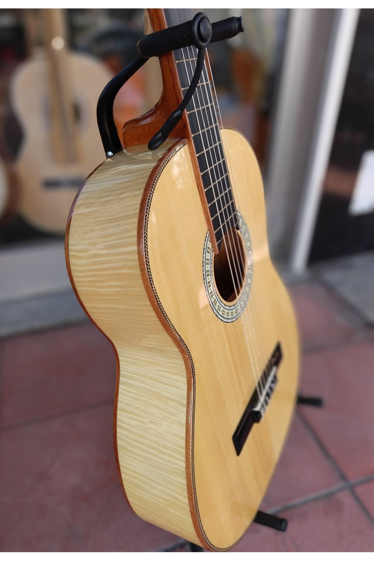 Profesyonel Klasik Gitar(soft kılıf, yedek Tel, pena hediye)