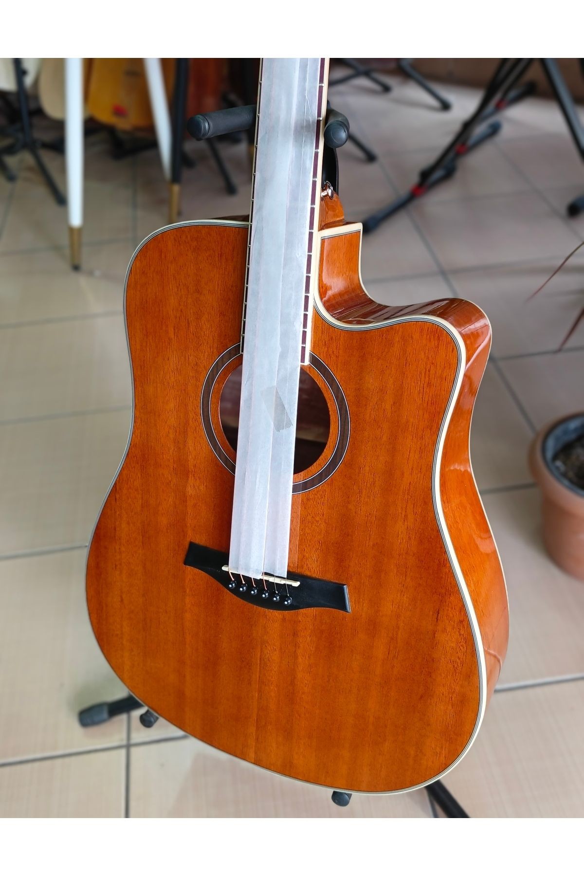 Maun Ağacı Kesik Kasa Akustik Gitar