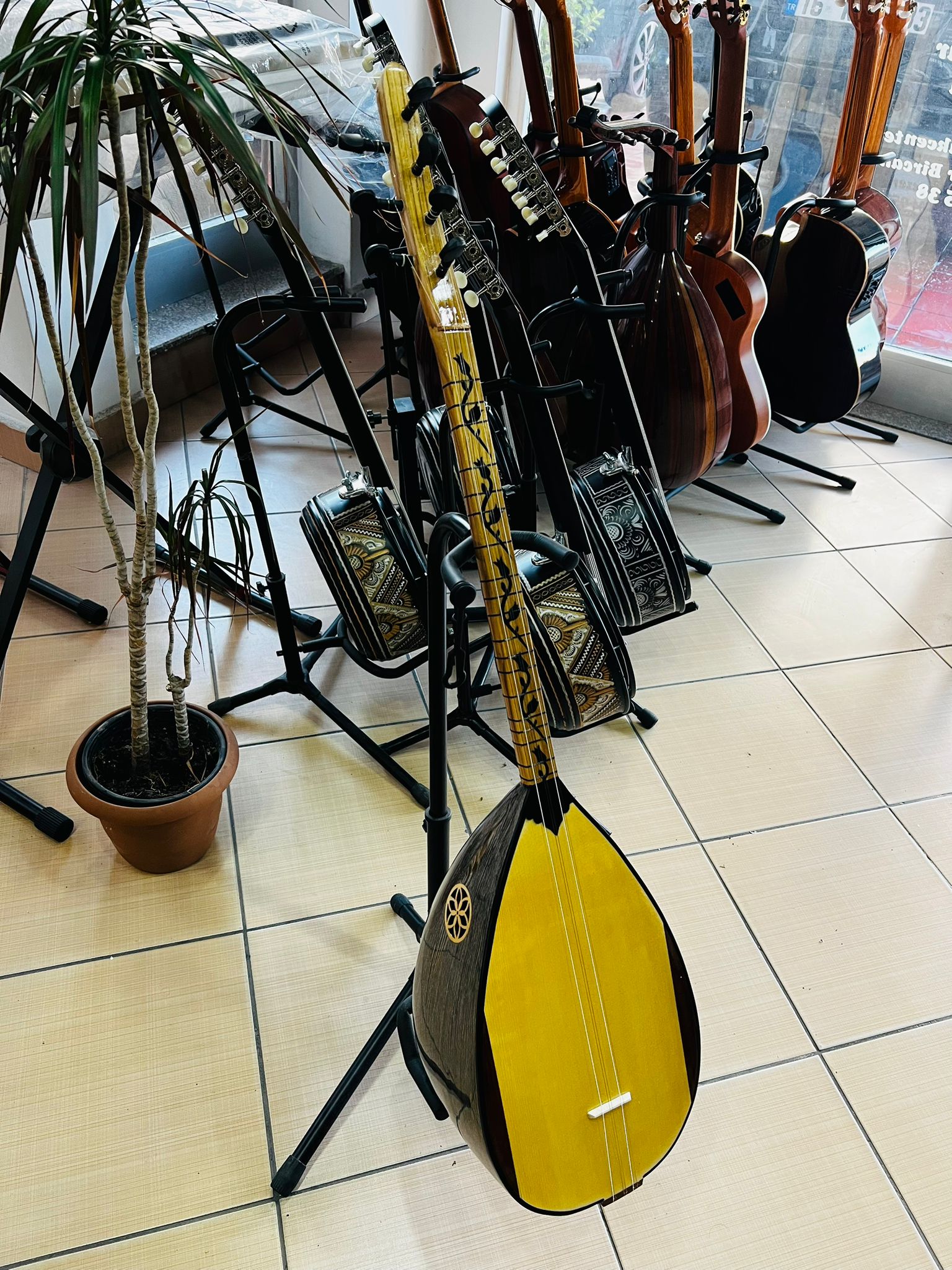 KISA SAP BAĞLAMA+KILIF+YEDEK TEL +MIZRAPLAR