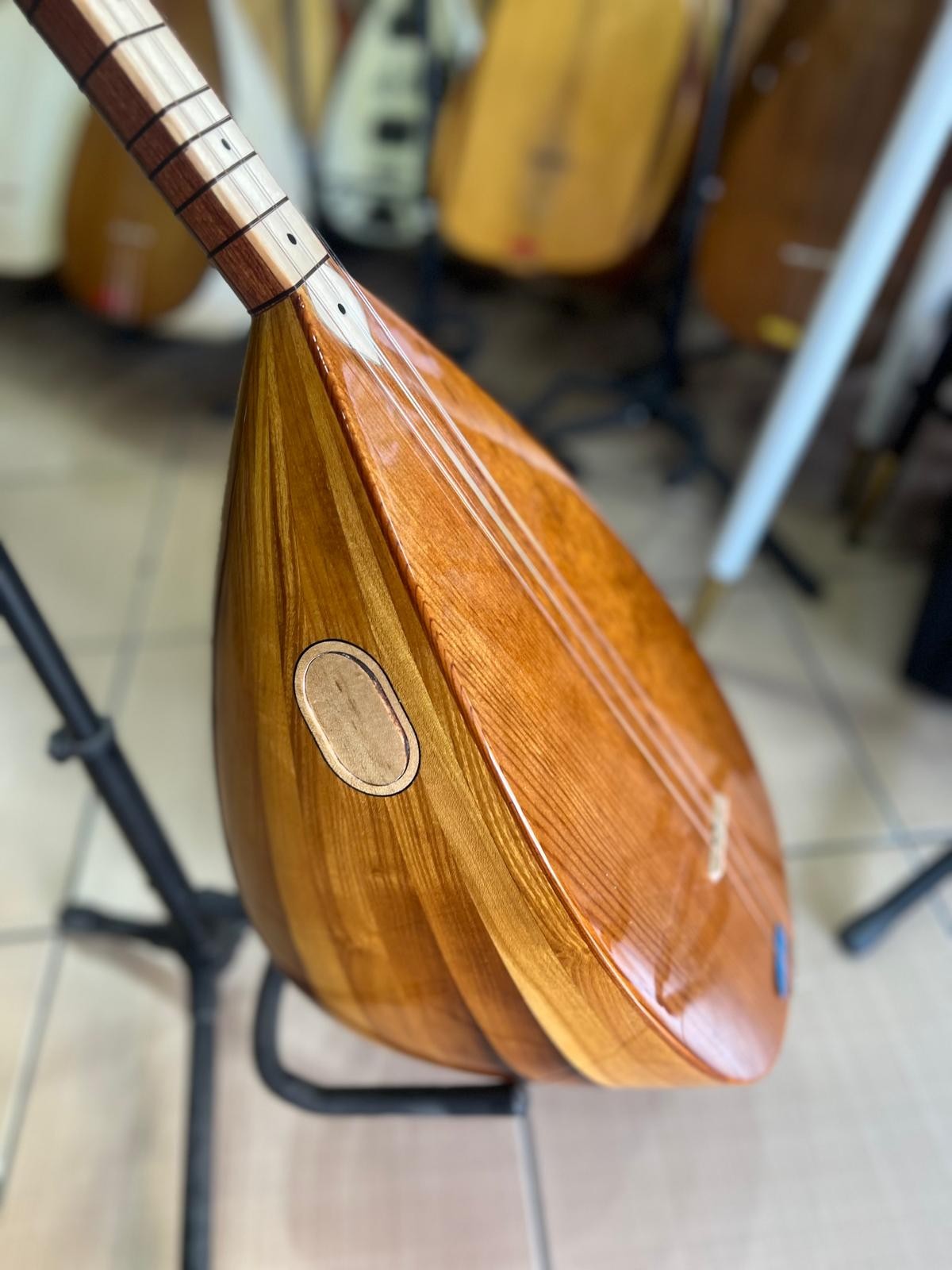 Dut Tekne Profesyonel Kısa Sap Bağlama (soft kılıf, yedek tel ve mızrap hediye)