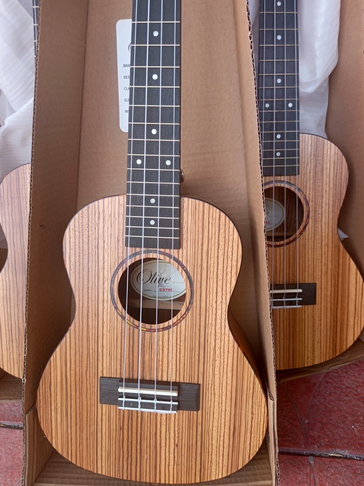 Concert Ukulele (kılıf ve pena hediye)