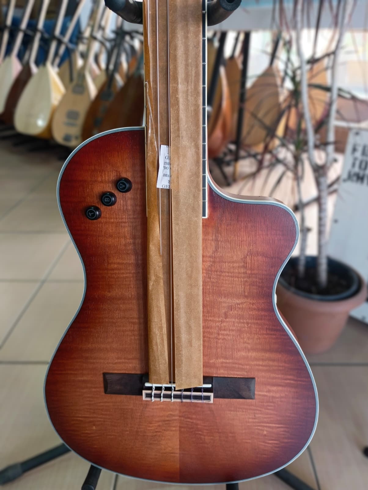 Godin Kasa Elektro Klasik Gitar (soft kılıf+pena)