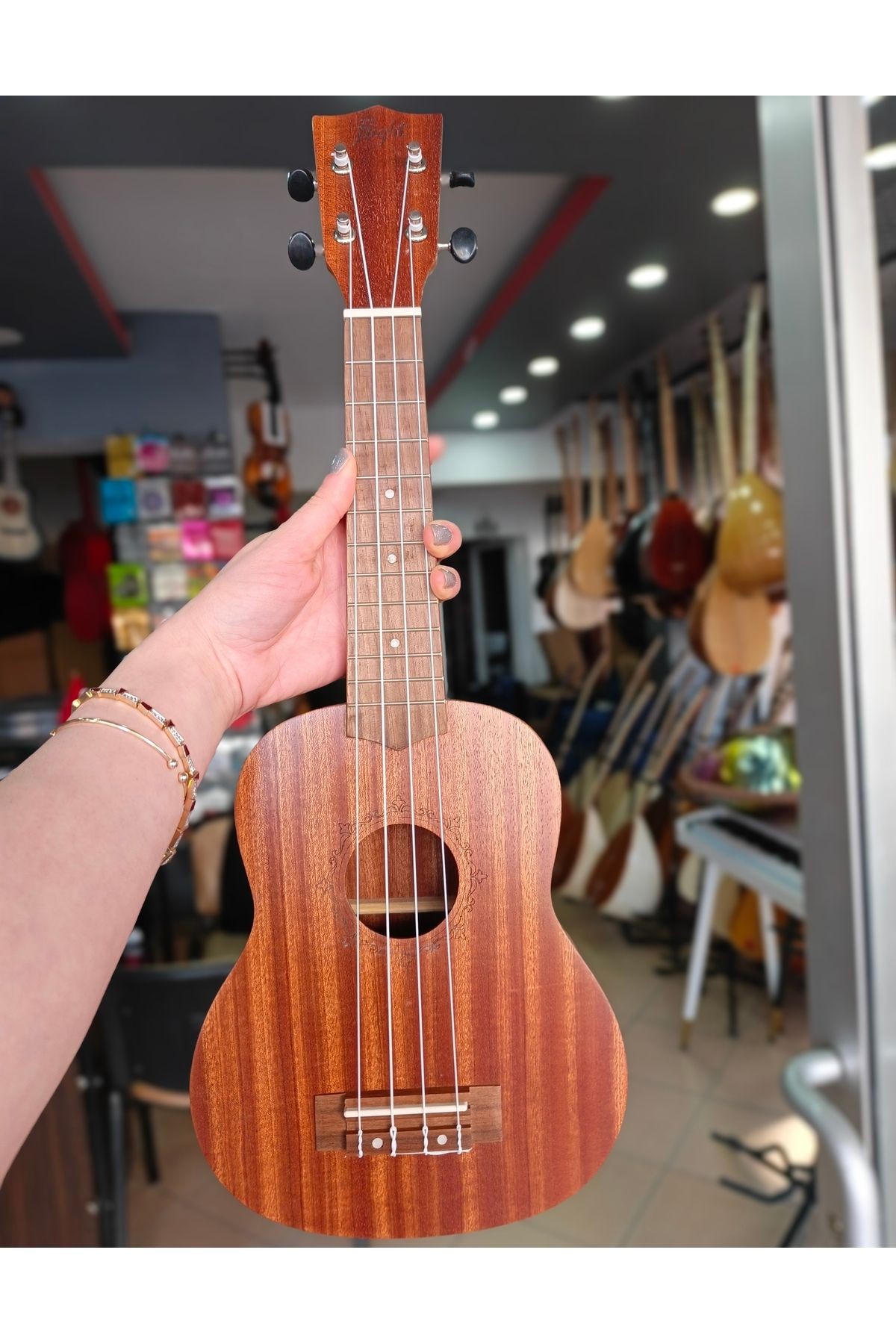 Soprano Ukulele (kılıf ve pena hediye)