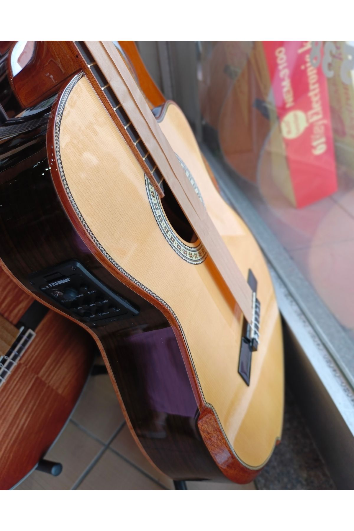 Elektro Klasik Kesik Kasa Gitar (soft kılıf+pena+yedek tel hediye)