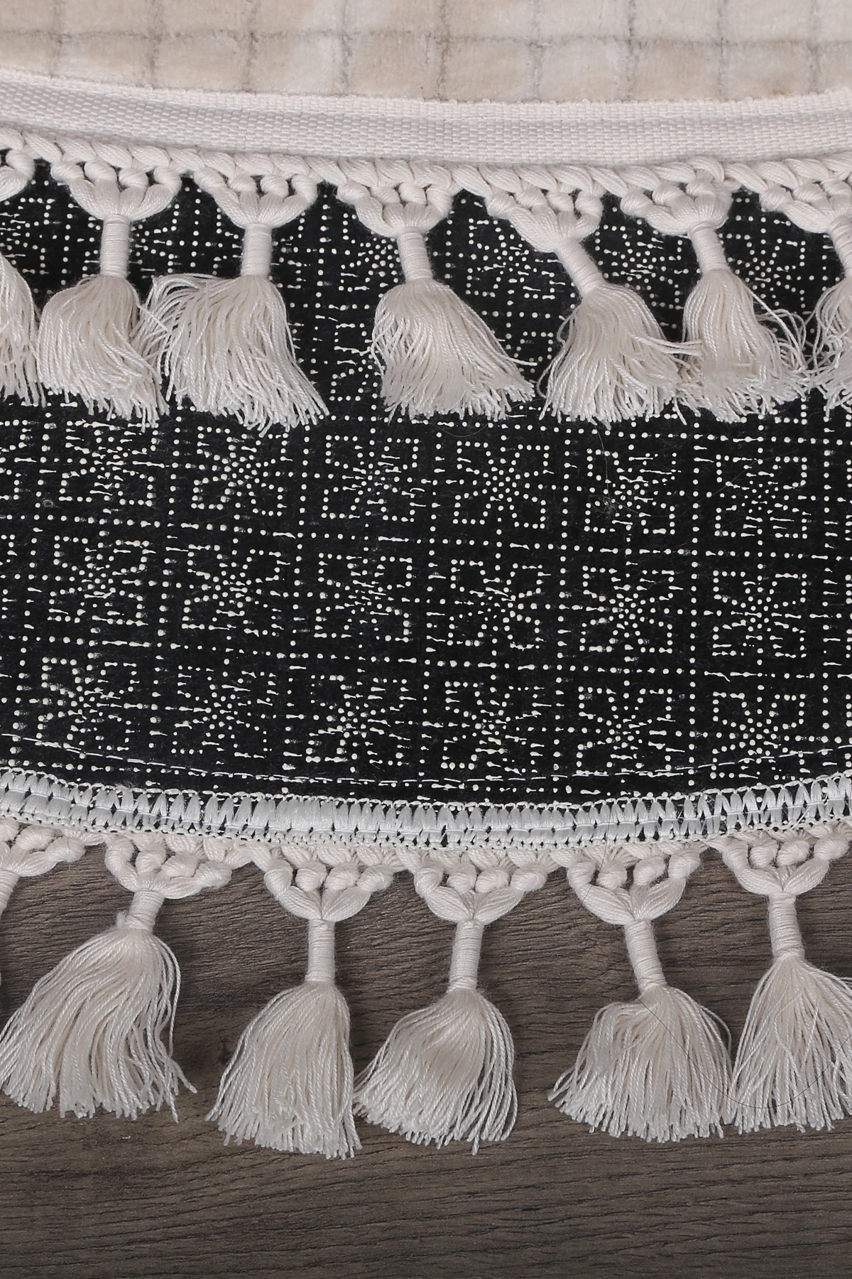 Kare Plus Yuvarlak Ponpon Saçaklı Salon Oda Çocuk Mutfak Antre Koridor Halısı Kaymaz Tabanlı Yıkanabilir Peluş Halı Yolluk - Krem