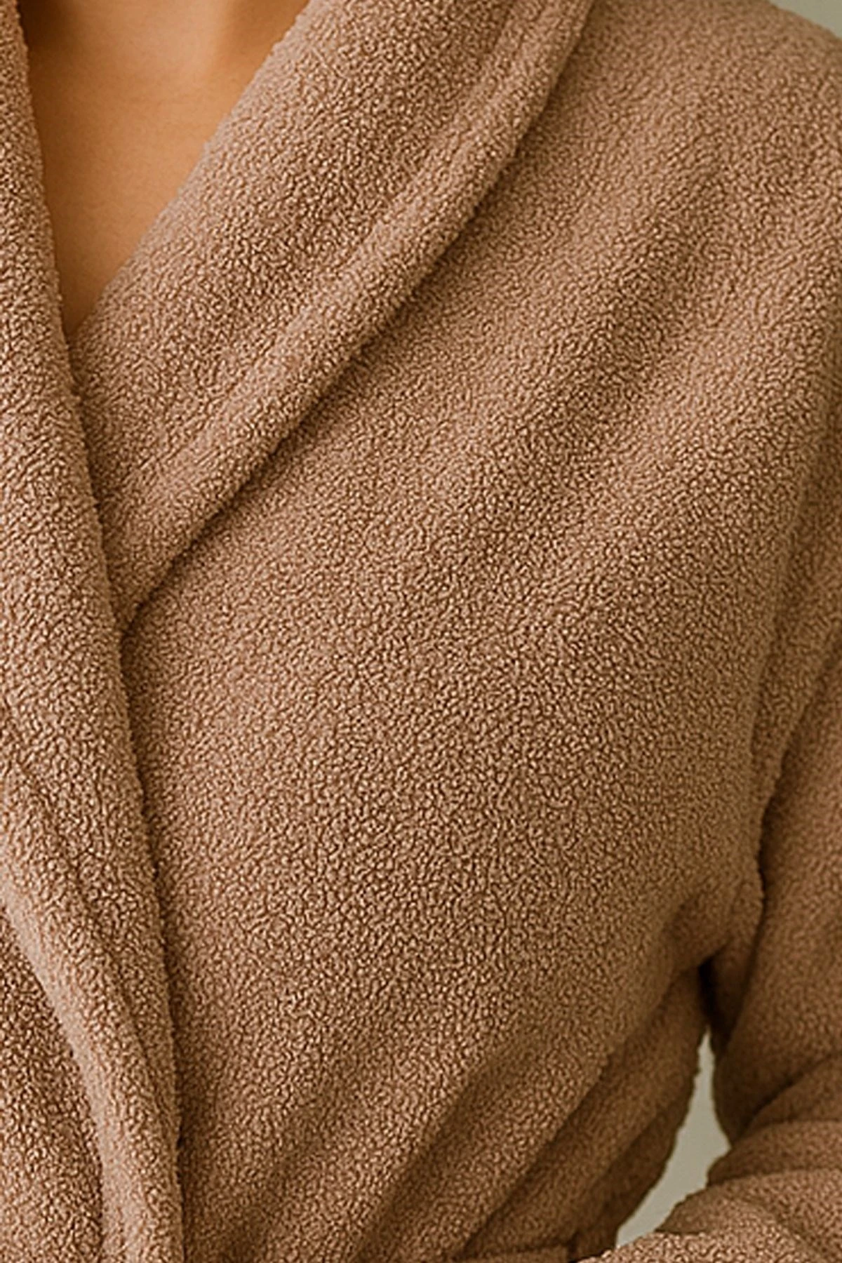 Nevin Modeli Bornoz Takımı – %100 Pamuk Bornoz ve 50x90 Yüz Havlusu