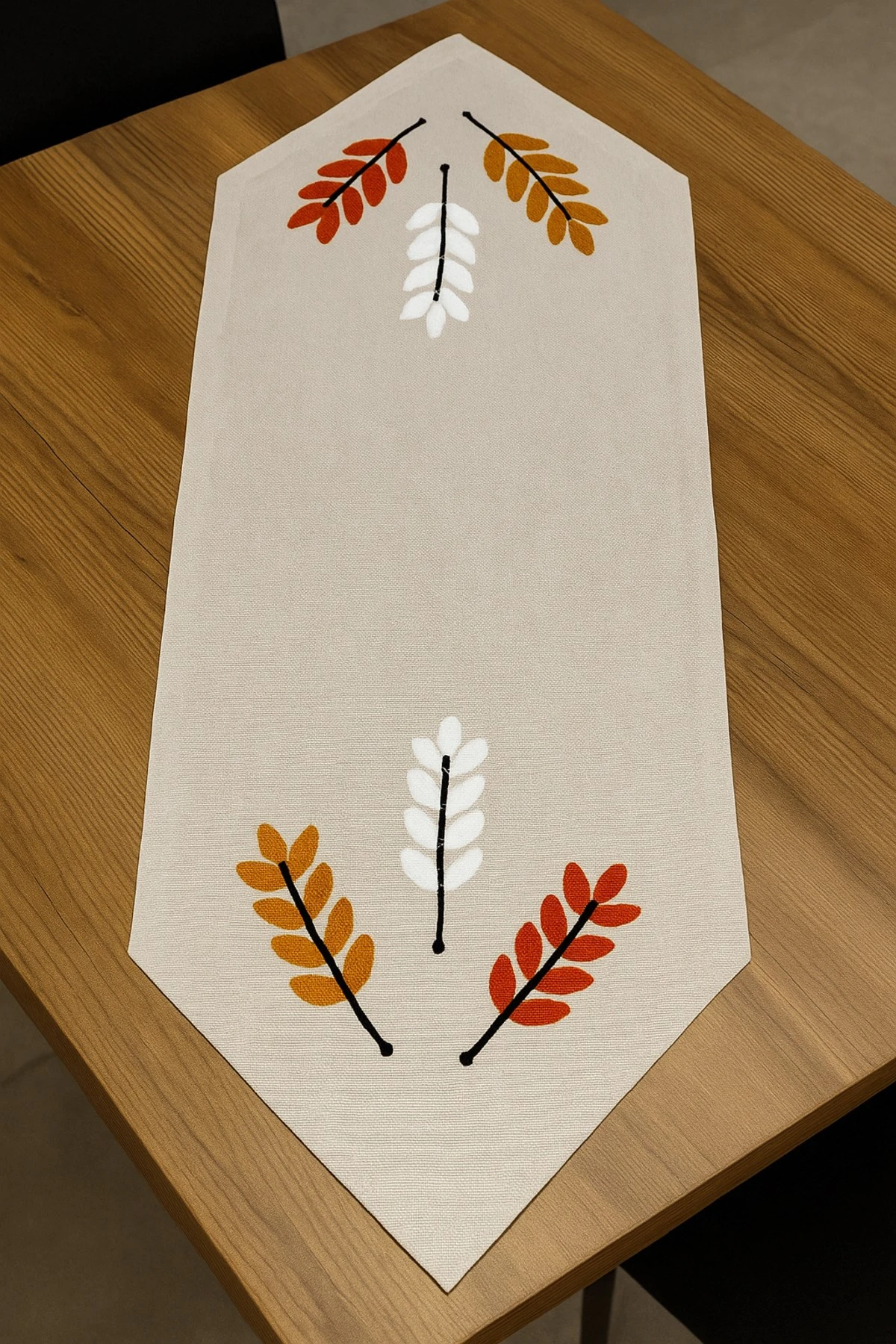 Velga Keten Nakış İşlemeli Üçgen Bitişli Yıkanabilir Mutfak Salon Sehpa Yemek Masa Örtüsü Runner