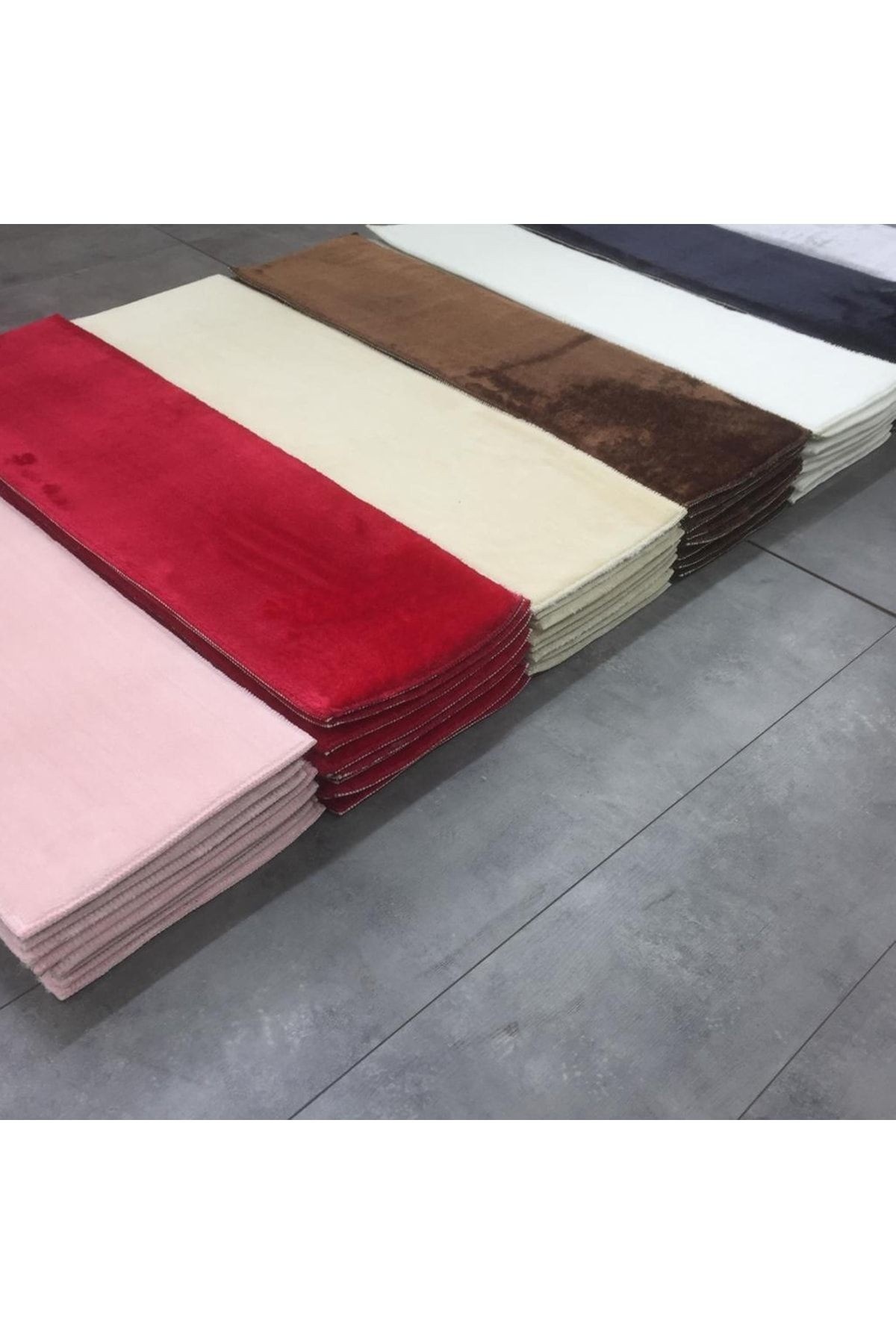 Comfort Pufidik Peluş Merdiven Halısı Kaymaz Tabanlı (1 Adet) Basamak Paspası - Krem