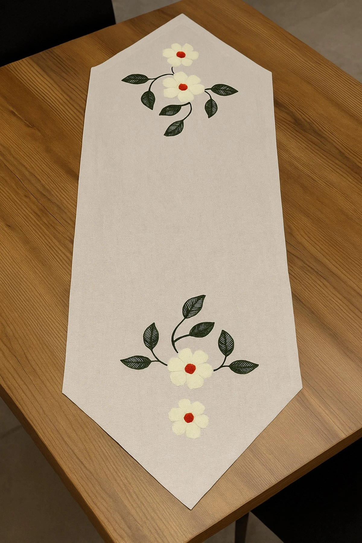 Skye Keten Nakış İşlemeli Üçgen Bitişli Yıkanabilir Mutfak Salon Sehpa Yemek Masa Örtüsü Runner