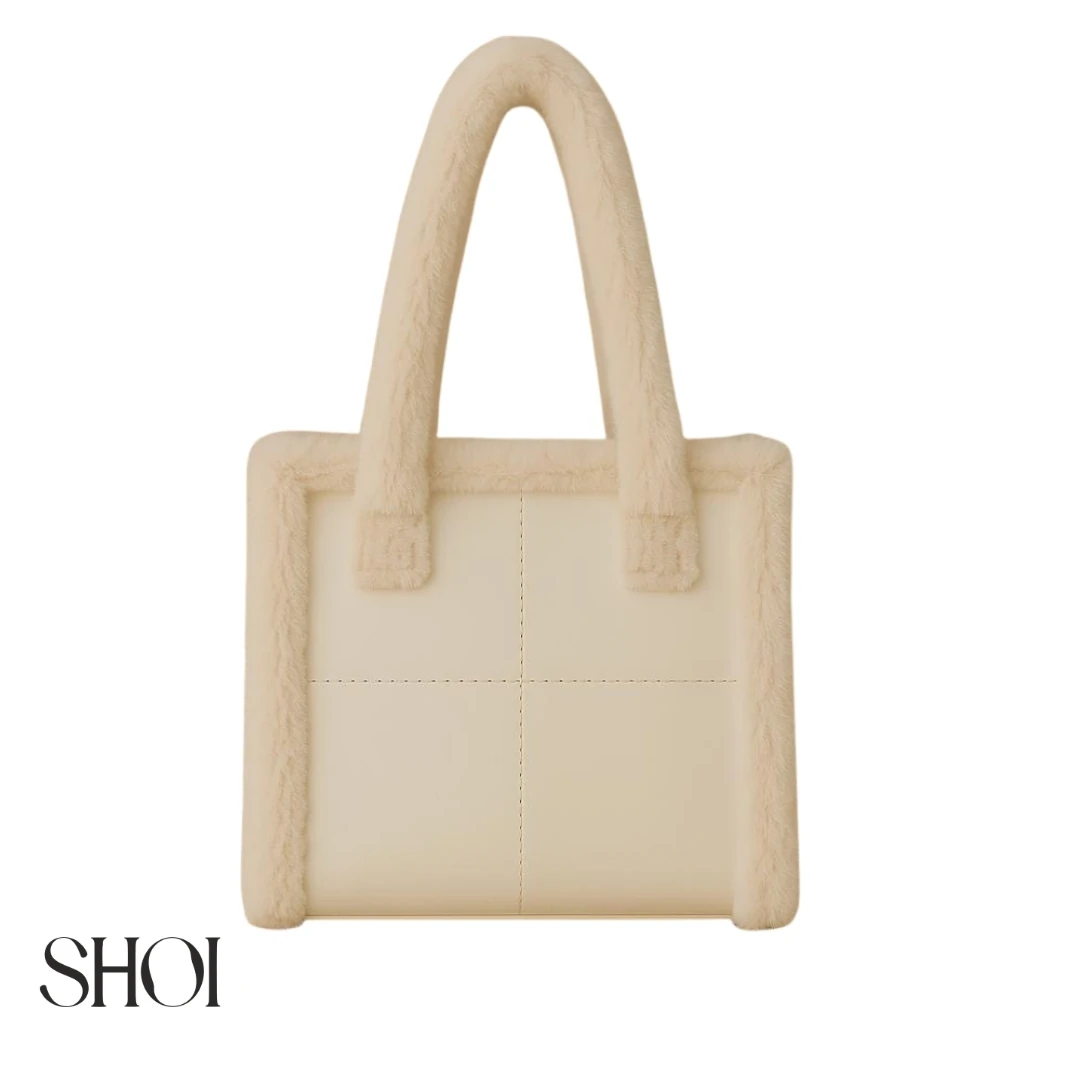  Tüylü Detaylı Beyaz Omuz ve El Çantası 