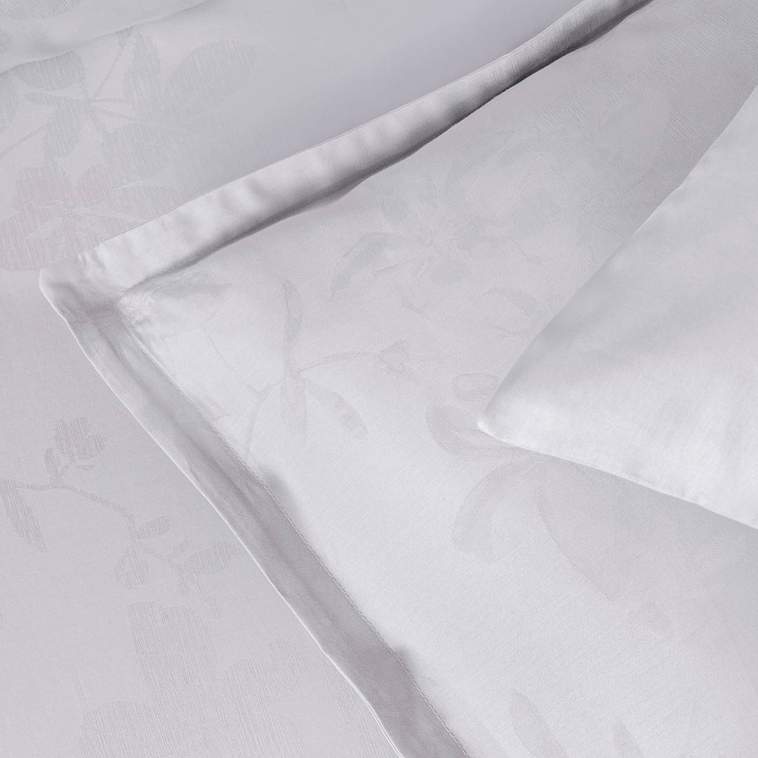 Perle Jakarlı Saten Çift Kişilik Nevresim Takımı Açık Gri (6 Parça)