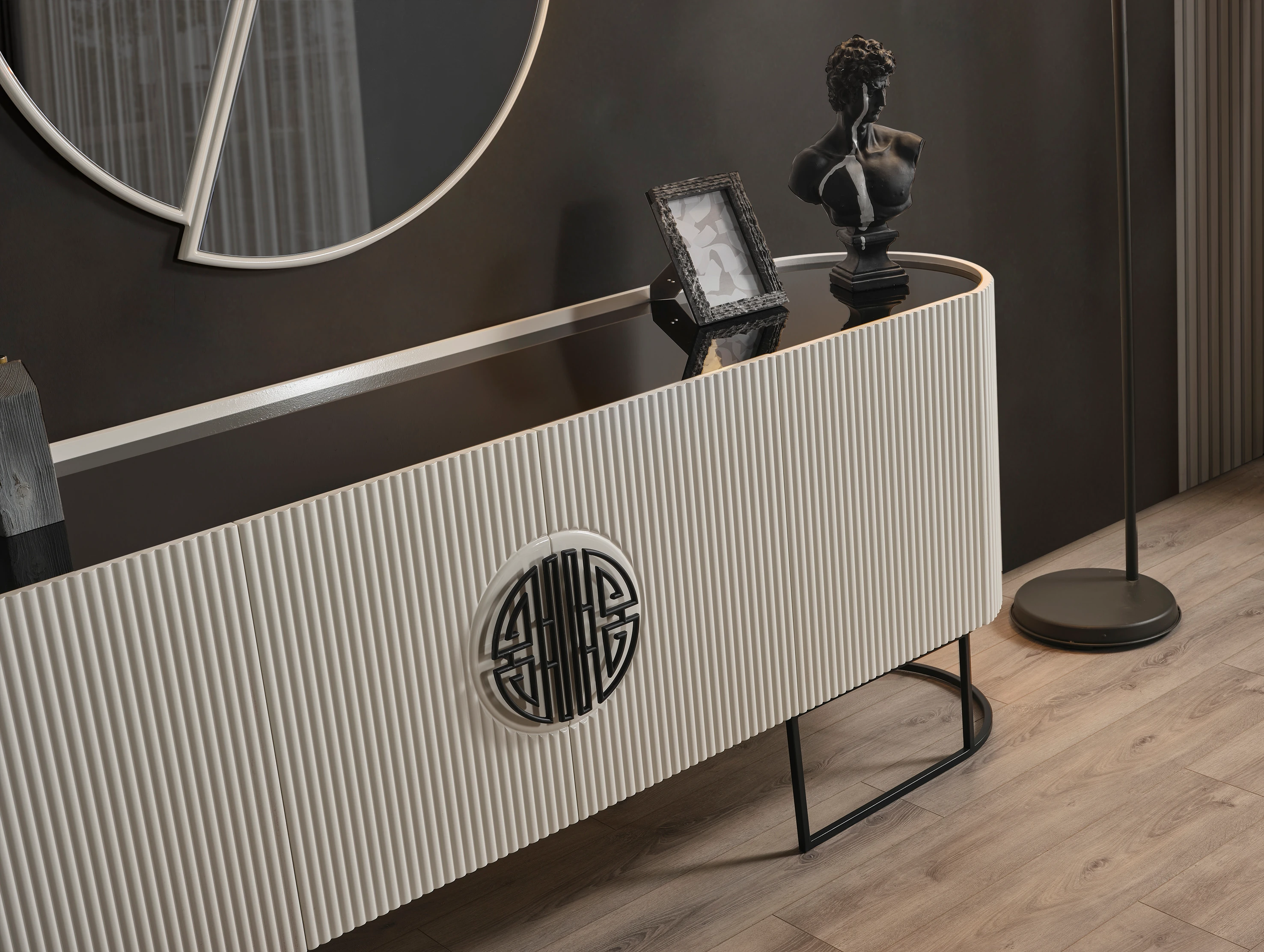 Gucci Ekru Siyah Konsol