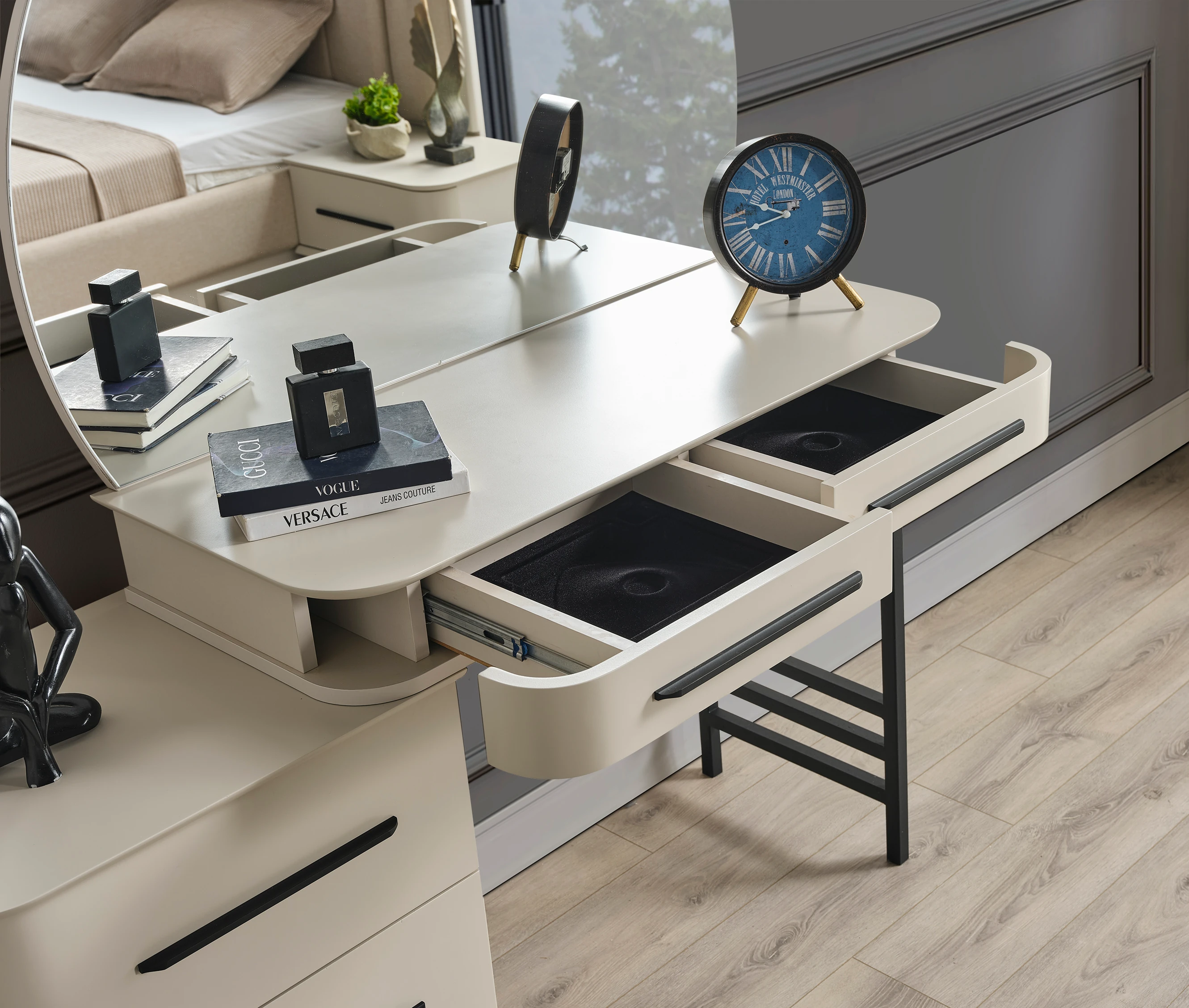 Destan Şifonyer ve Ayna