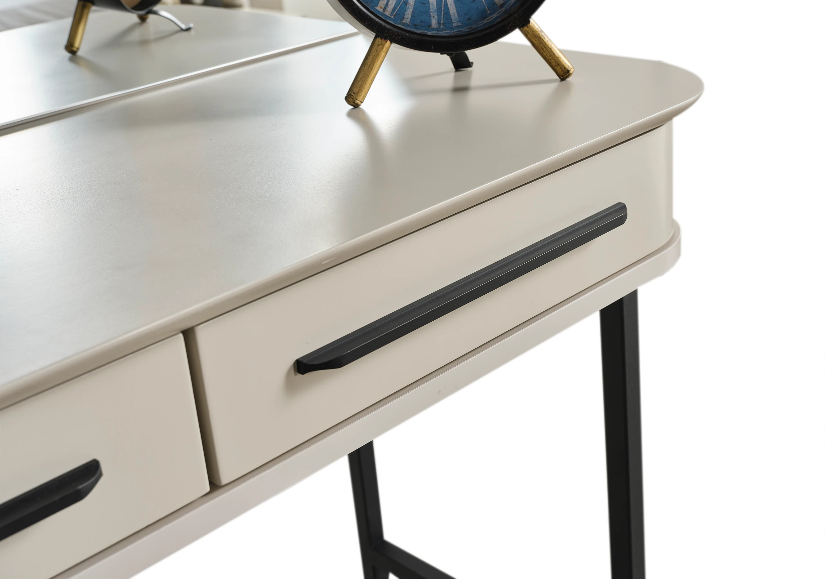 Destan Şifonyer ve Ayna