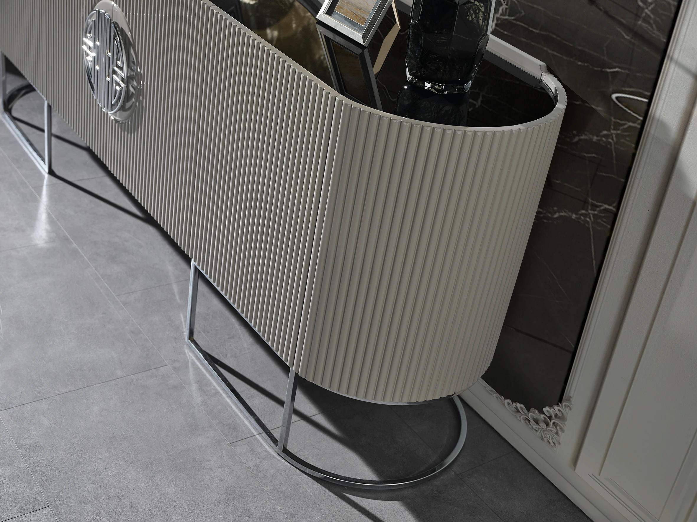 Gucci Duman Gri Yemek Odası