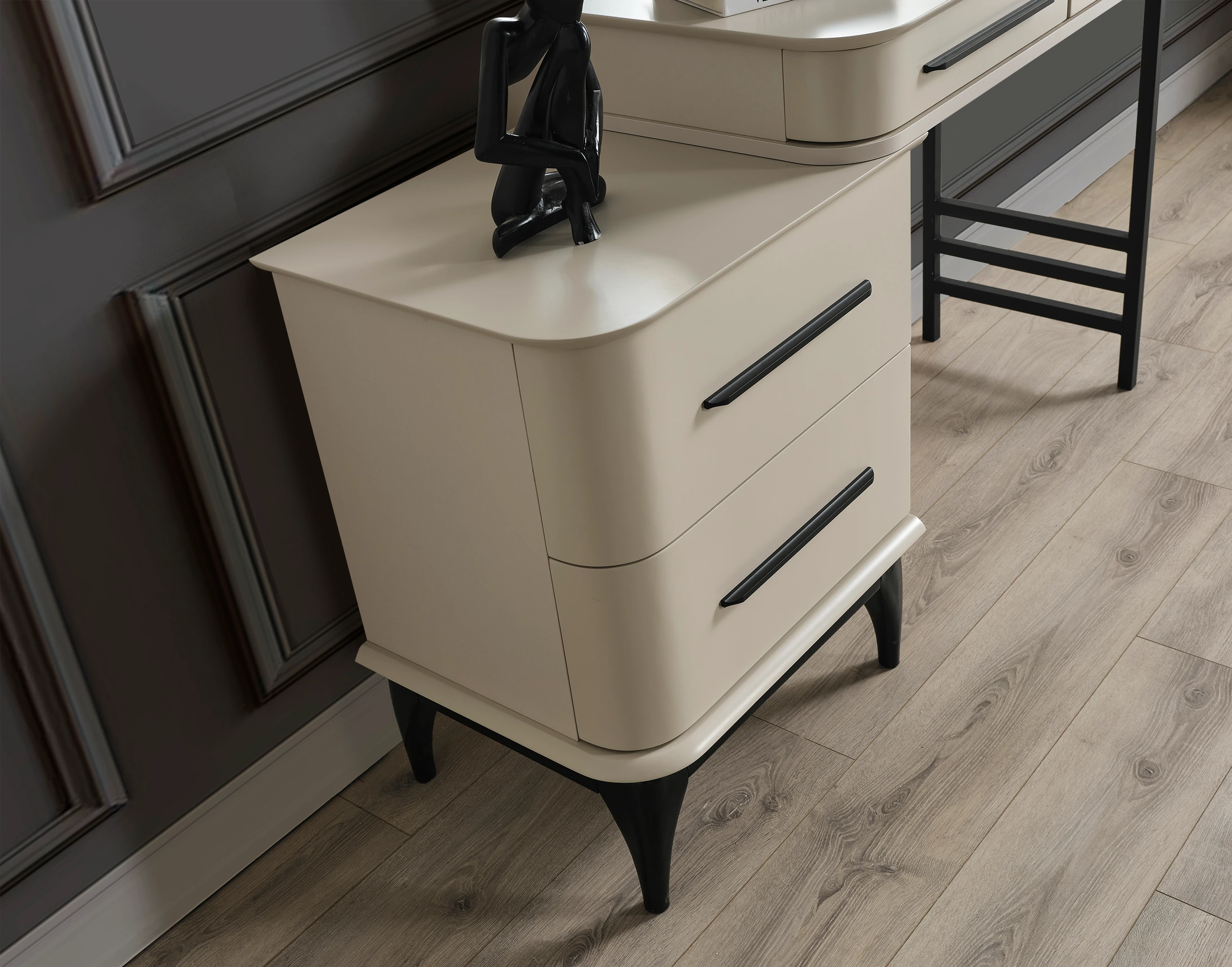 Destan Şifonyer ve Ayna