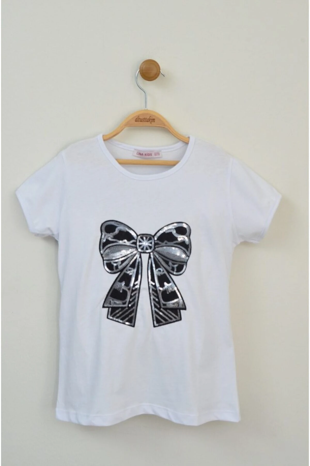 23 Nisan Siyah Beyaz Pullu Fiyonk Baskılı Kız Çocuk Tişört (6-15 Yaş)