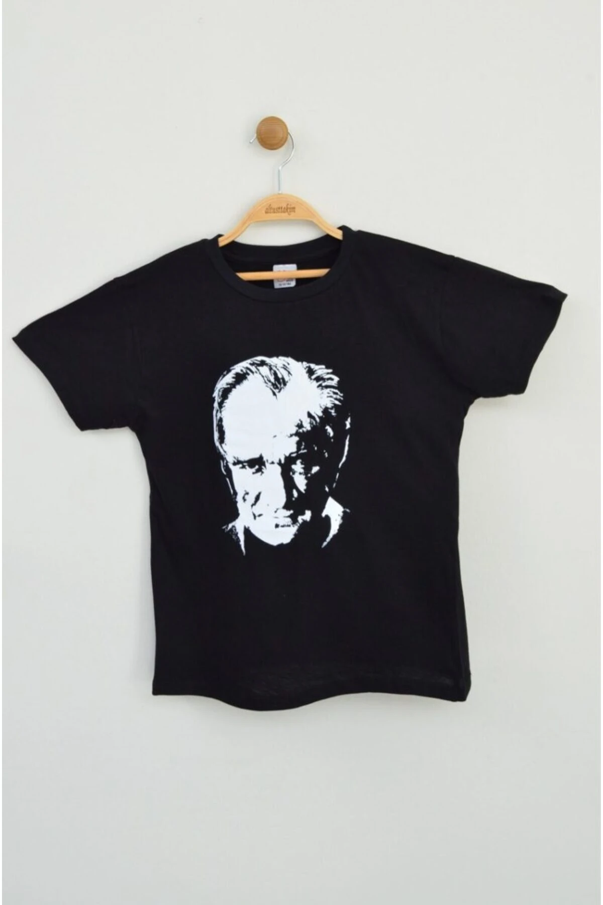 23 Nisan Siyah Atatürk Silüeti Baskılı Çocuk Tişört (7-16 Yaş) – Ulu Önder’e Saygıyla!