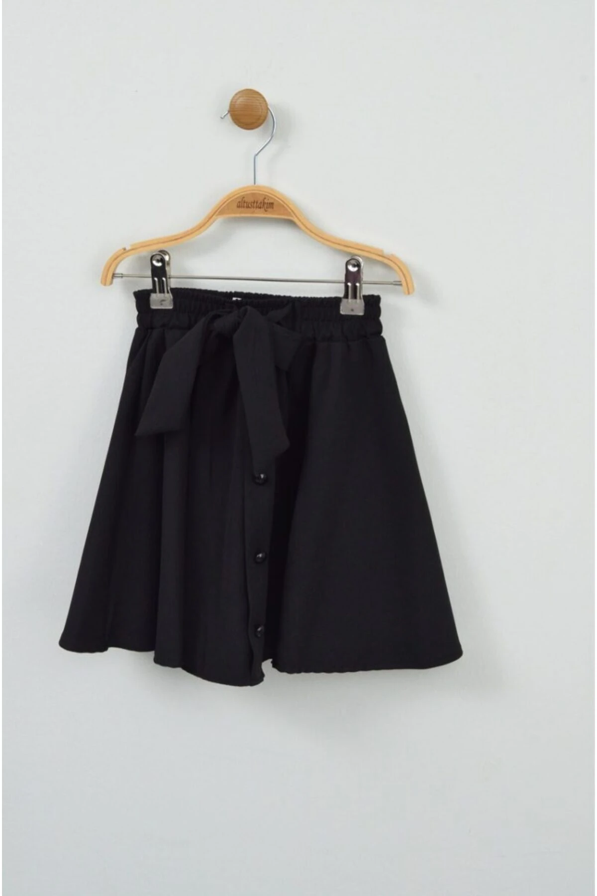 23 Nisan Siyah Bağlama Detaylı Düğmeli Kız Çocuk Etek (5-16 Yaş)