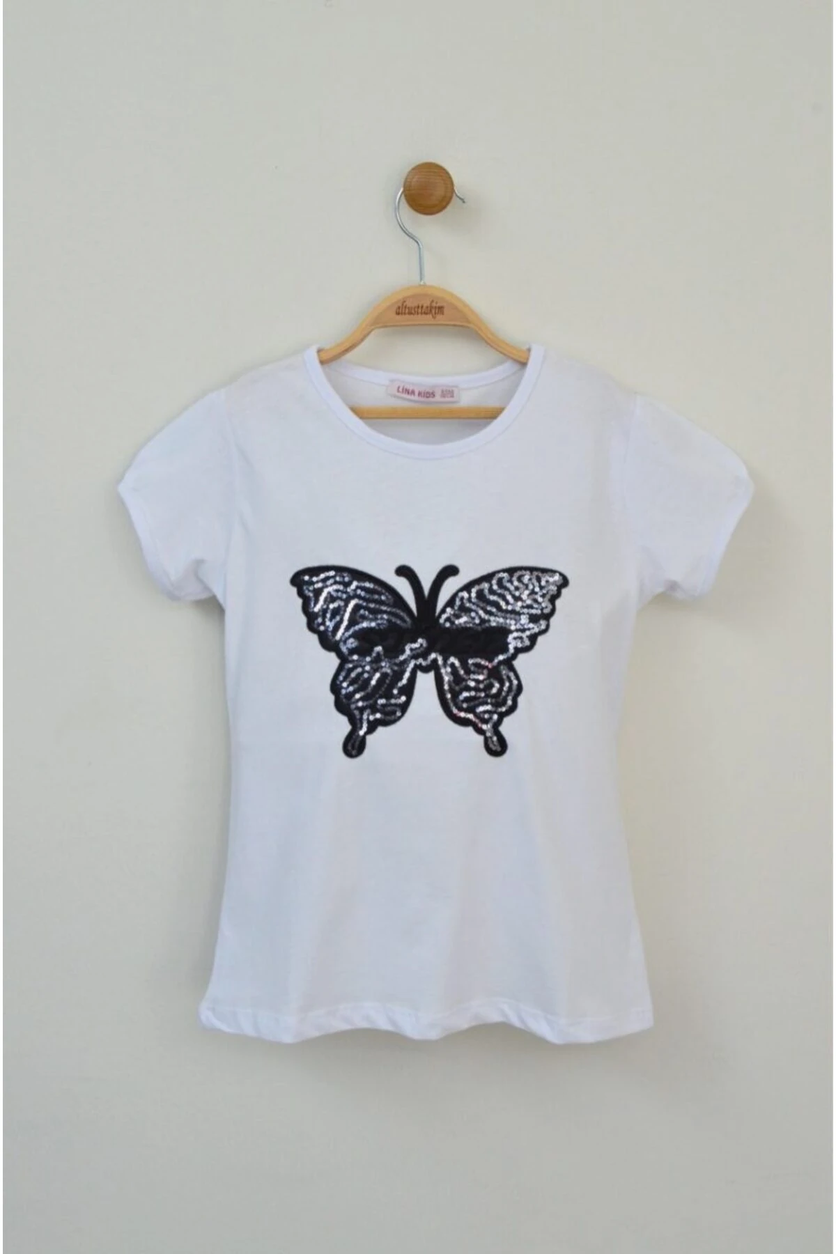 23 Nisan Siyah Beyaz Pullu Kelebek Baskılı Kız Çocuk Tişört (6-15 Yaş)