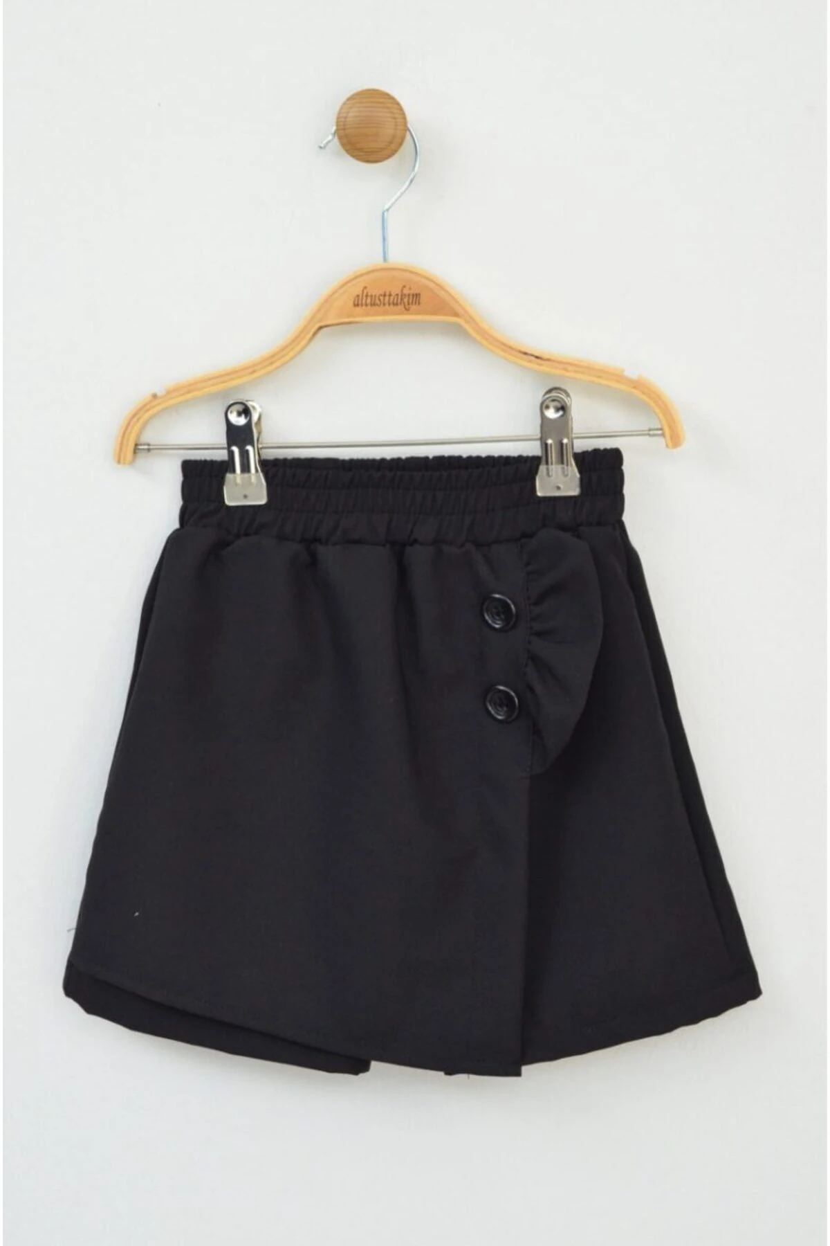 23 Nisan Siyah Fırfırlı Düğme Detaylı Kız Çocuk Şort Etek (5-16 Yaş)