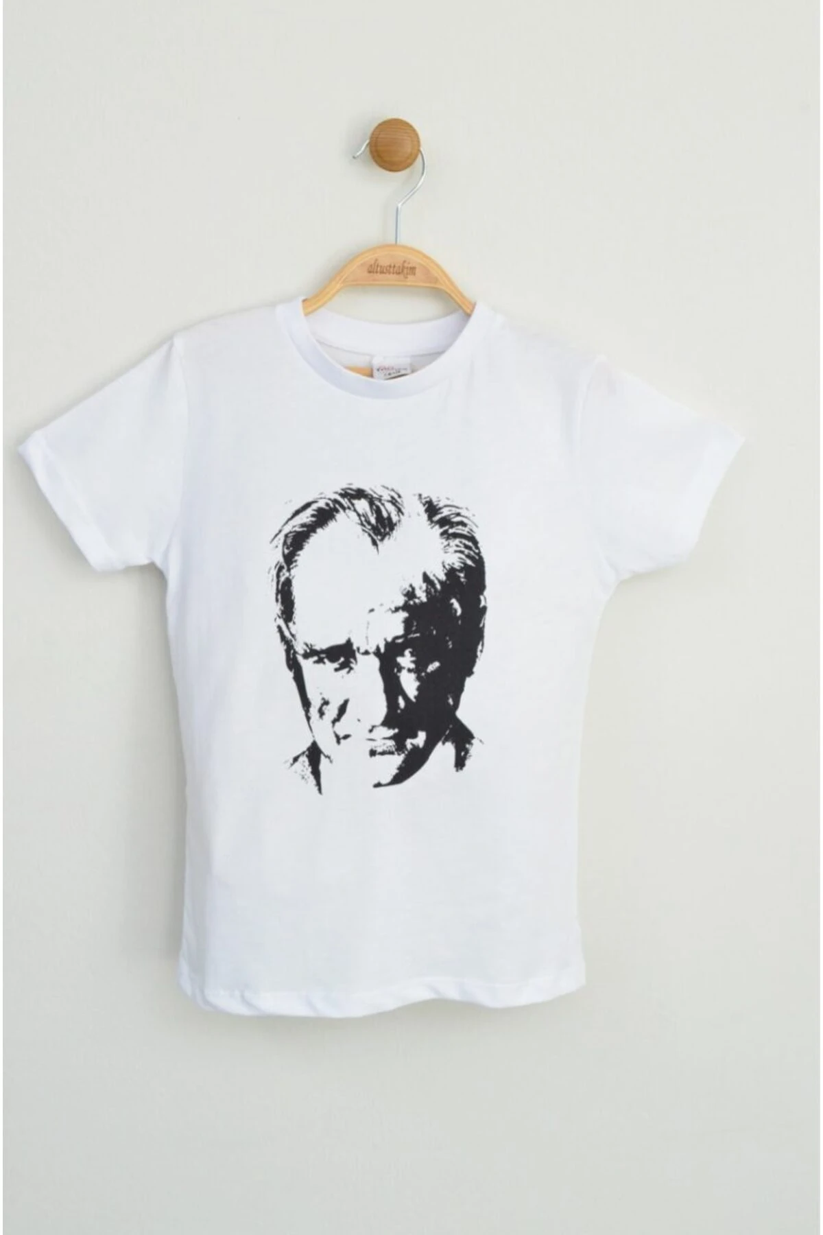 23 Nisan Beyaz Atatürk Silüeti Baskılı Çocuk Tişört (7-16 Yaş) - Ulu Önder'e Saygıyla!