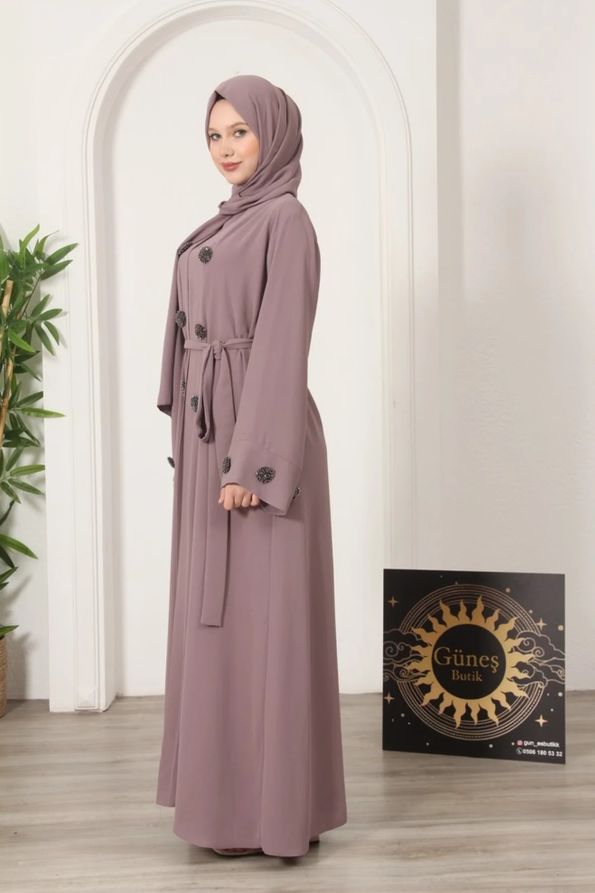 Broşlu Abaya