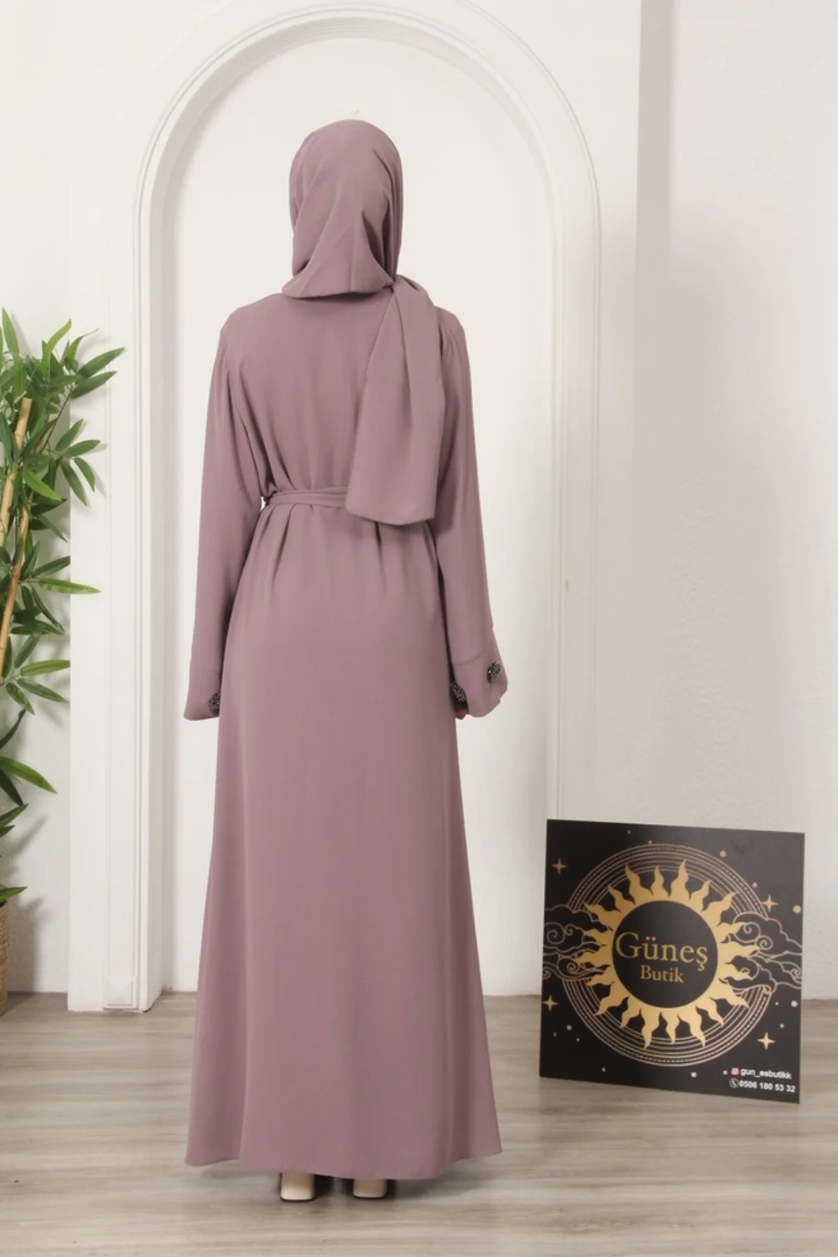 Broşlu Abaya