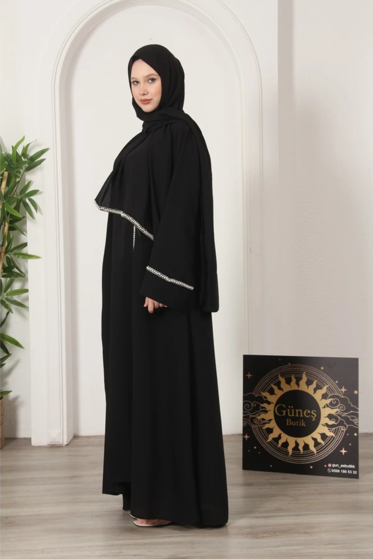 İncili Siyah Abaya